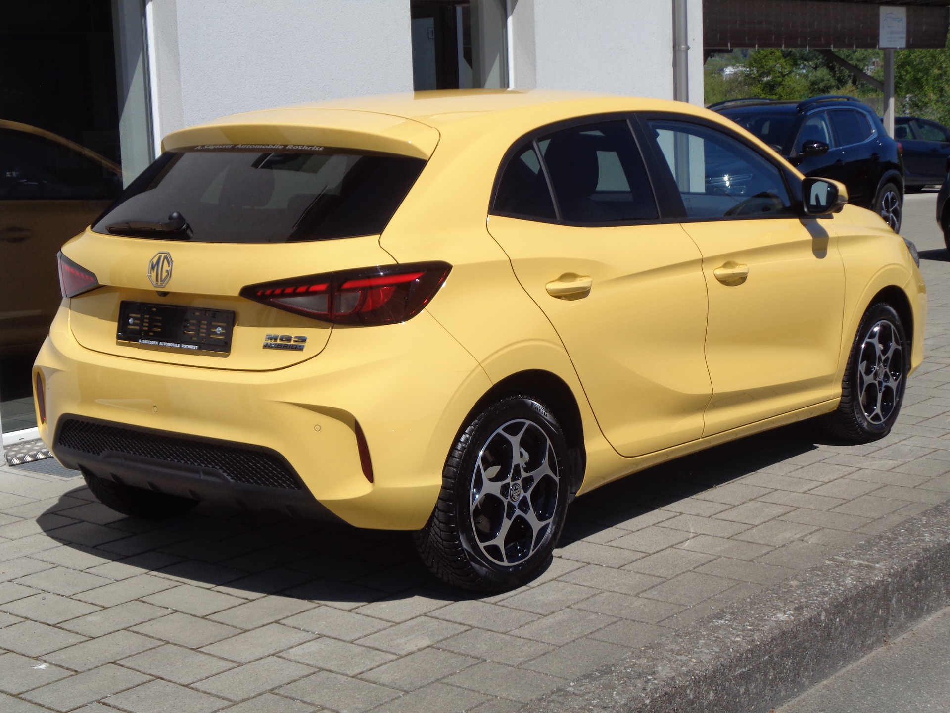 MG 3 1.5 Hybrid Luxury Aut.-image-1