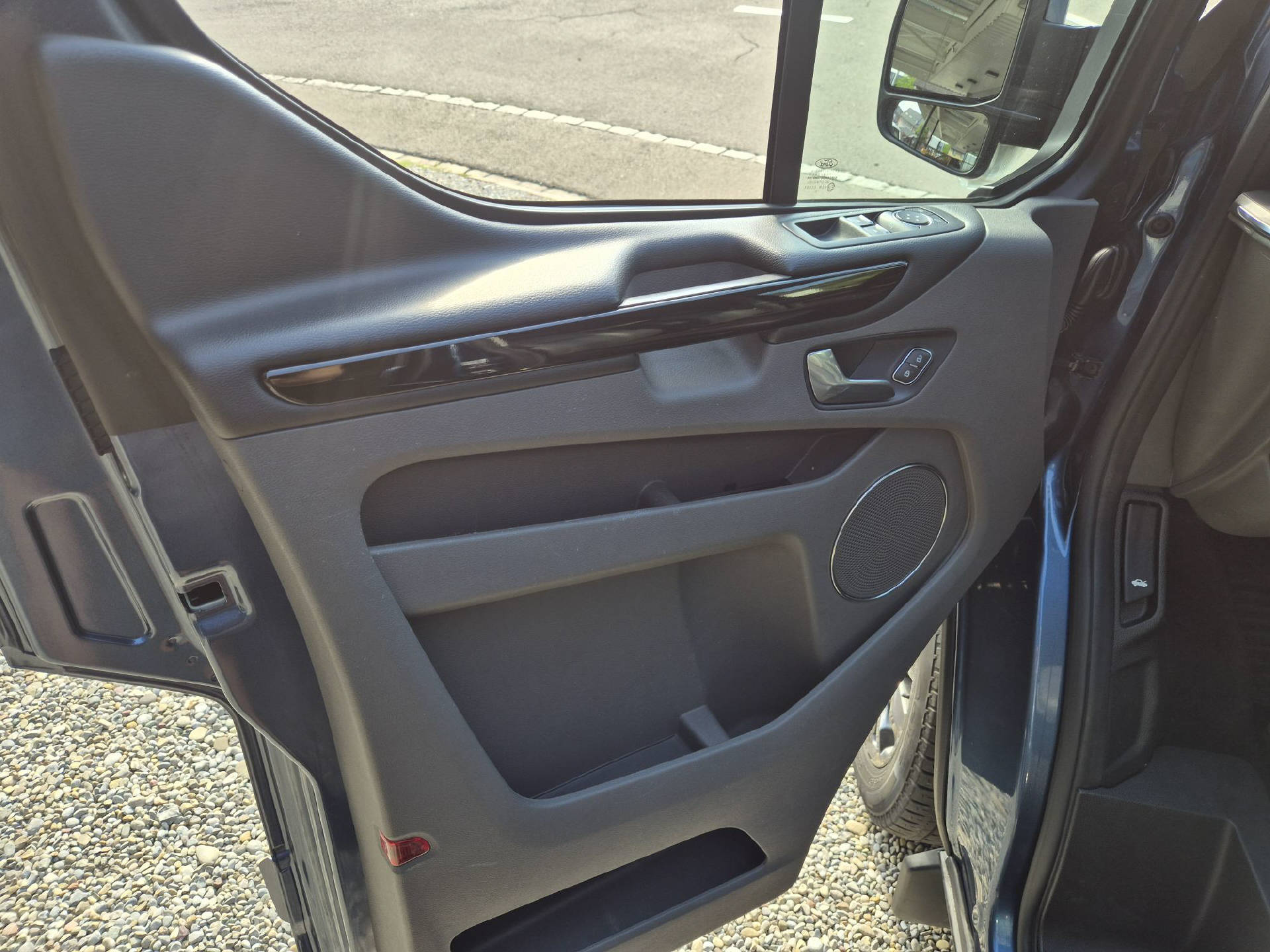 FORD Tourneo Custom 320 L2 2.0 TDCi 185 Titanium X-image-13