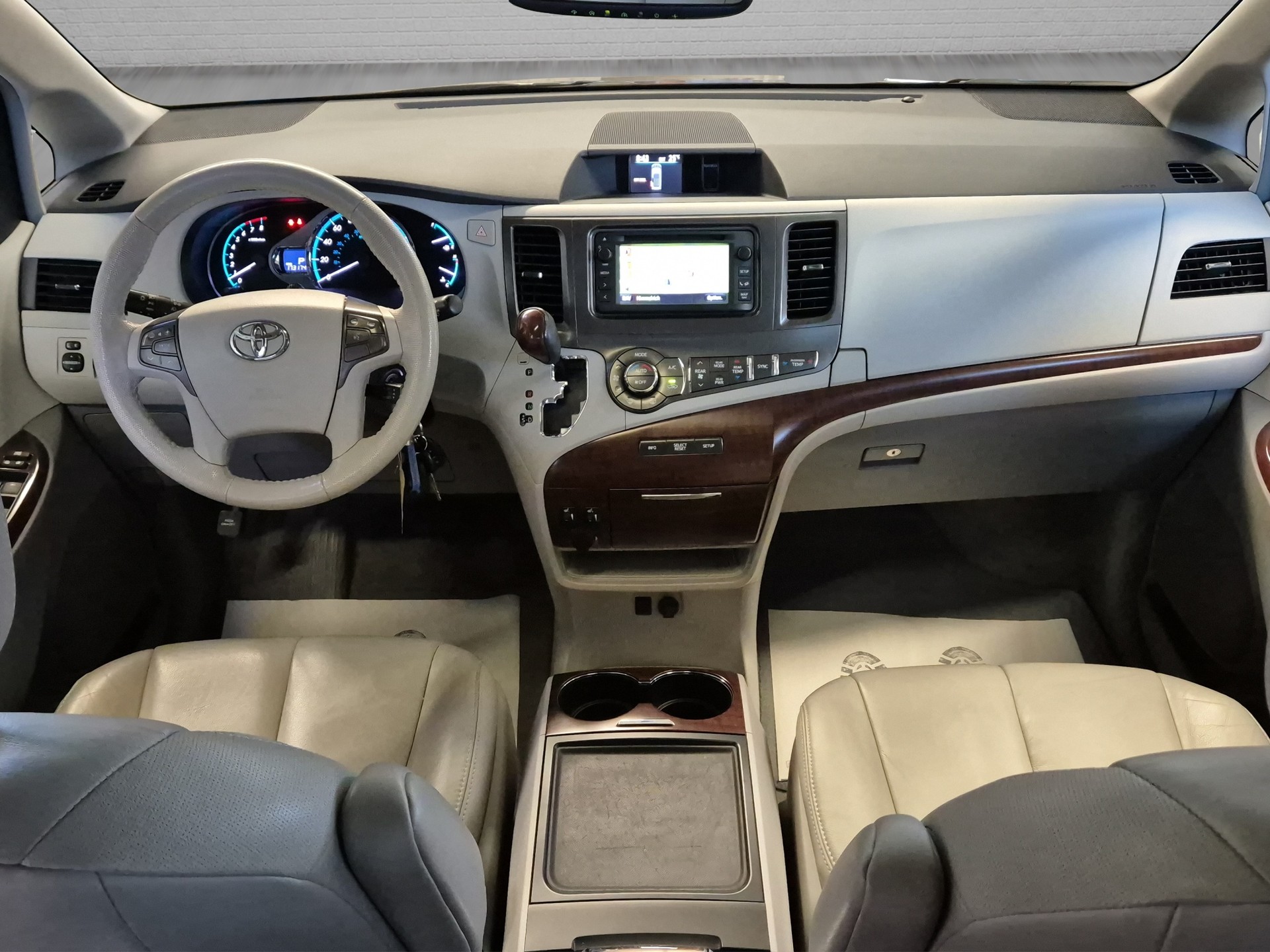 TOYOTA Sienna 3.5 A 4WD, 7-PLÄTZER-image-14