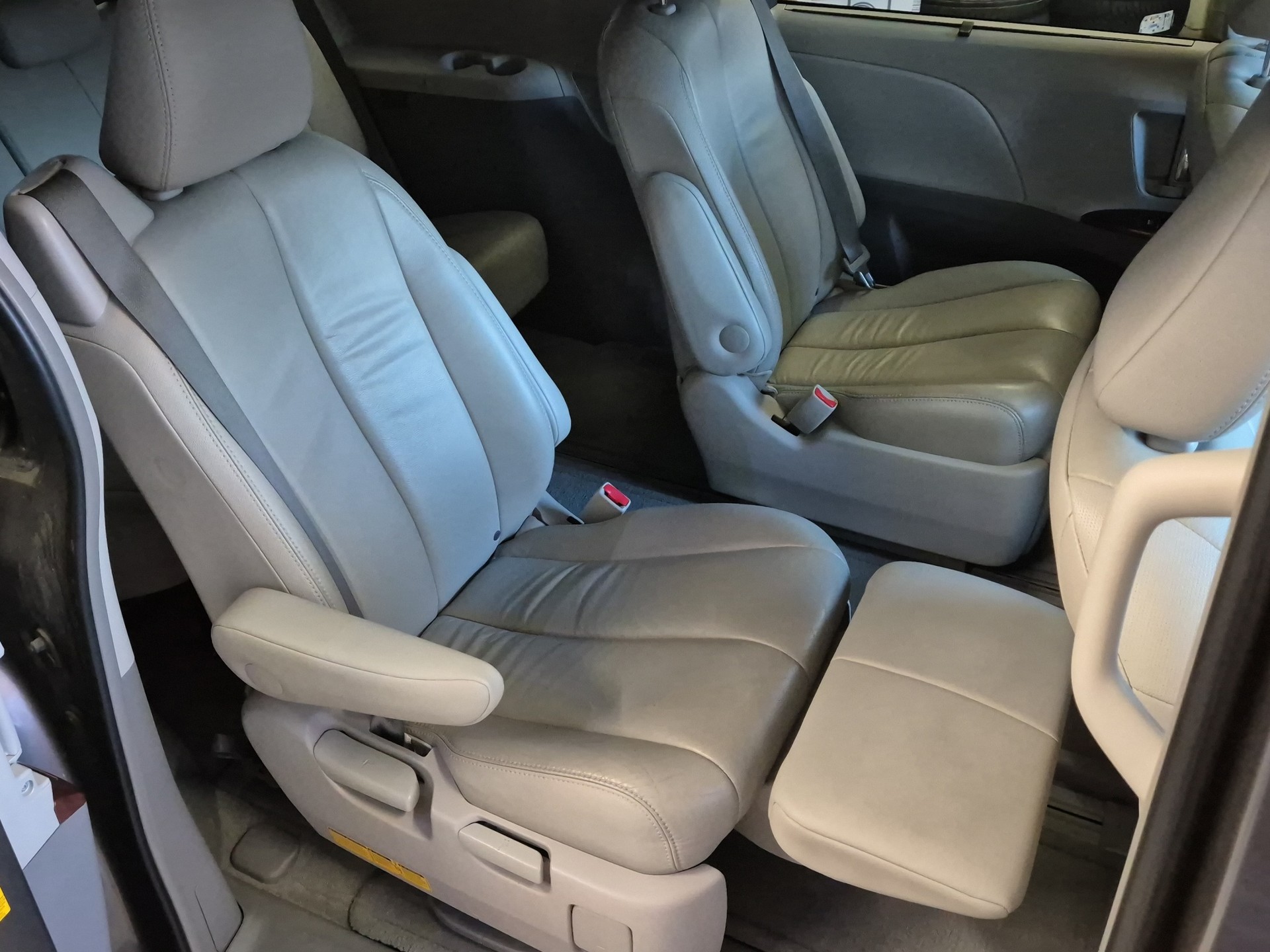 TOYOTA Sienna 3.5 A 4WD, 7-PLÄTZER-image-24