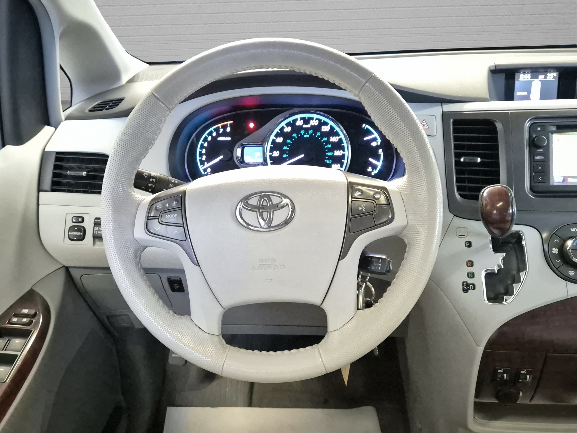 TOYOTA Sienna 3.5 A 4WD, 7-PLÄTZER-image-19