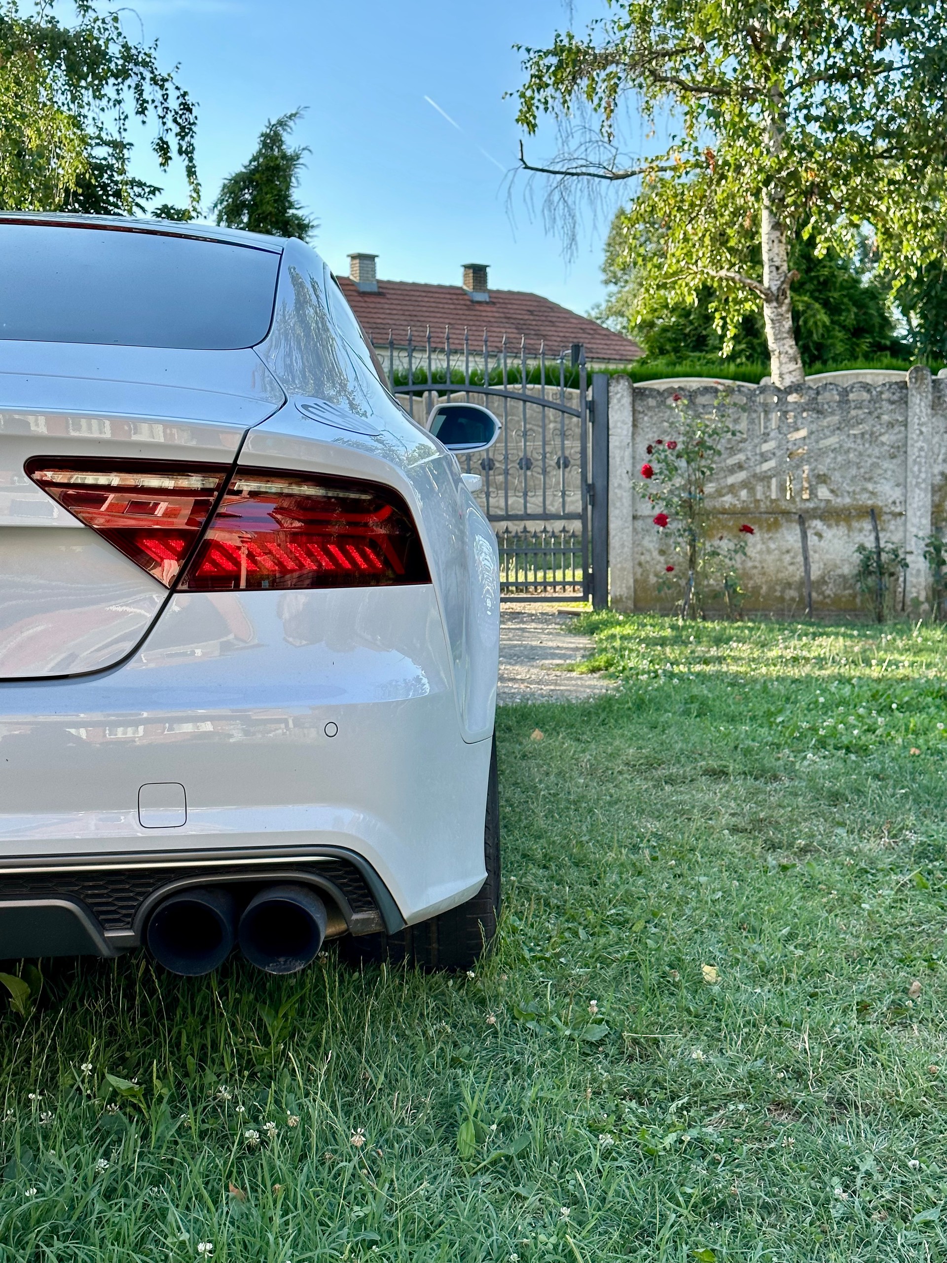 AUDI 4.0 V8 TFSI quattro S-Tronic-image-0