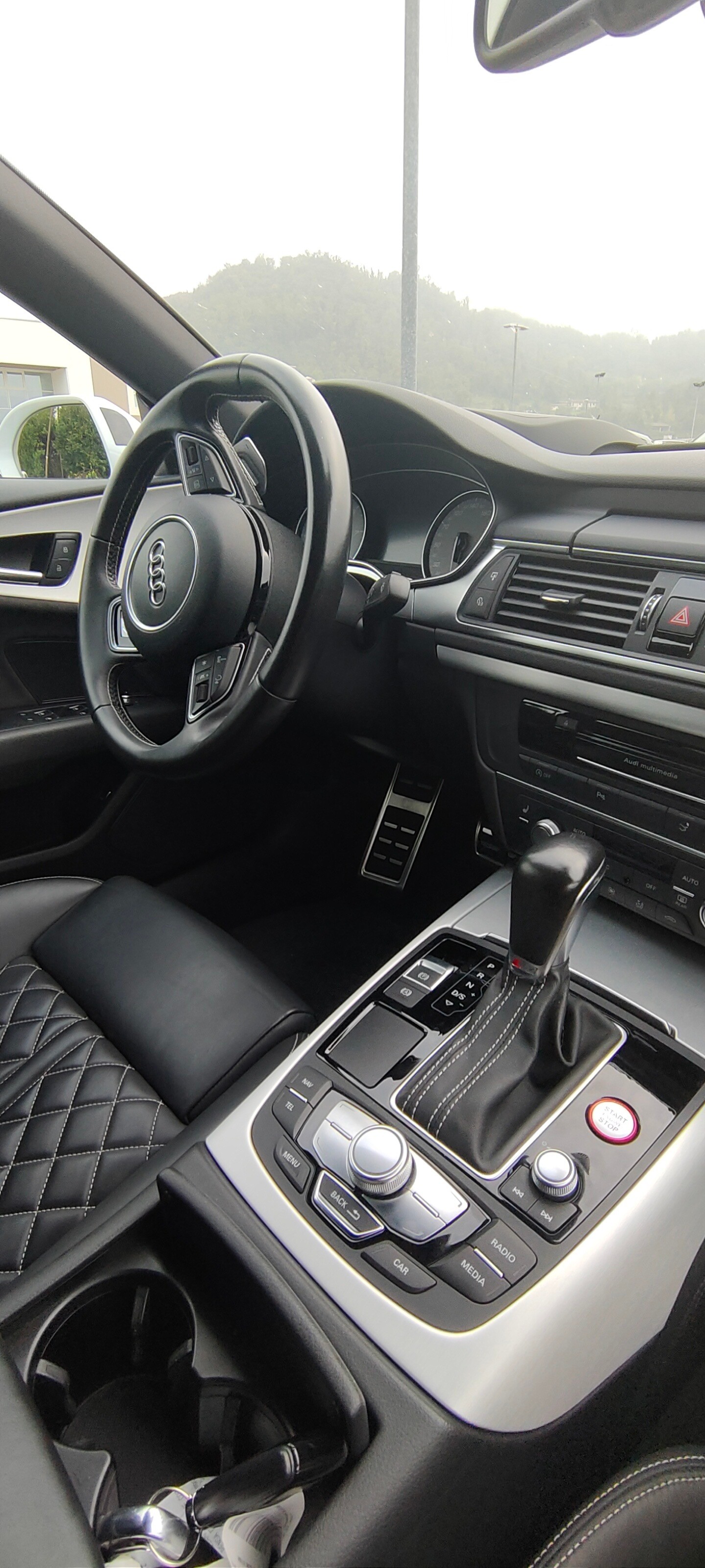 AUDI 4.0 V8 TFSI quattro S-Tronic-image-3