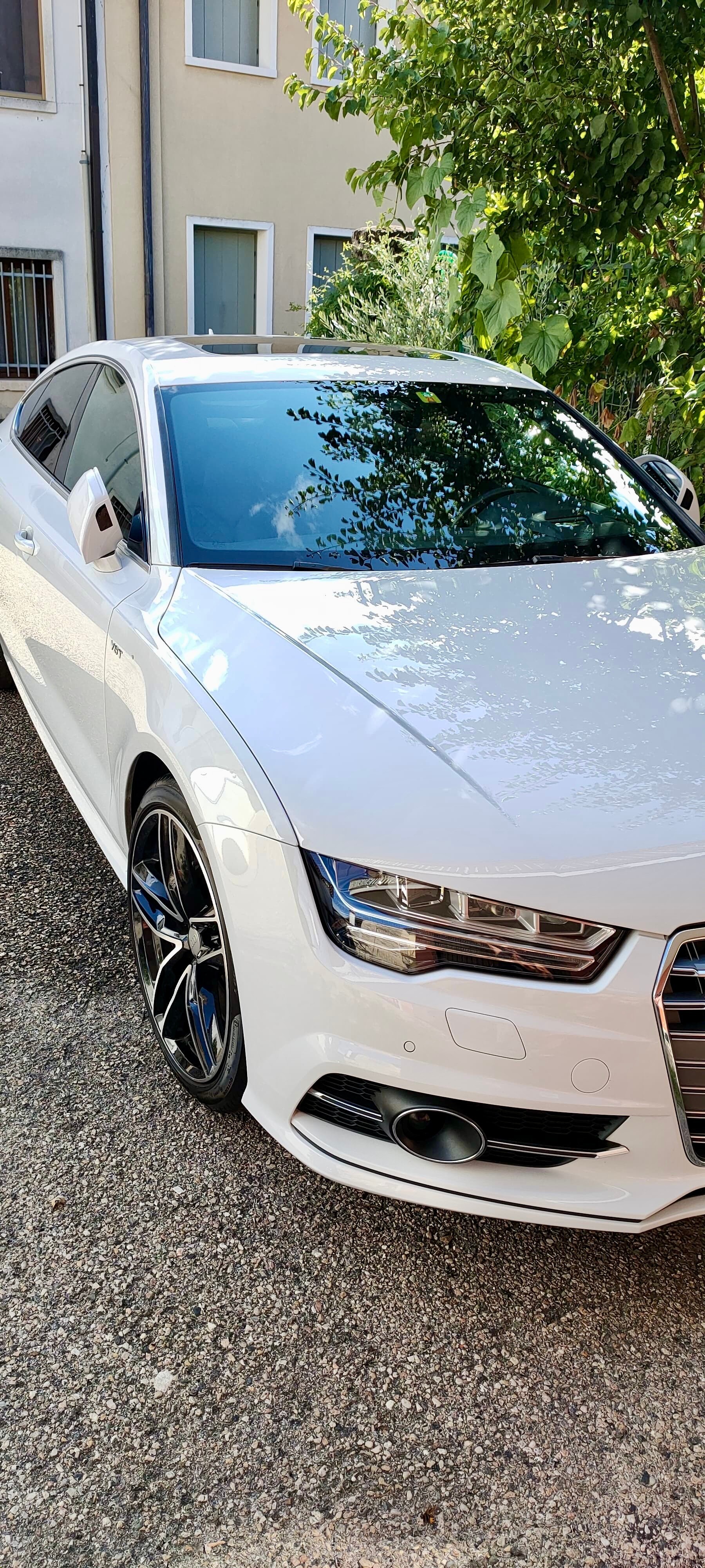 AUDI 4.0 V8 TFSI quattro S-Tronic-image-2