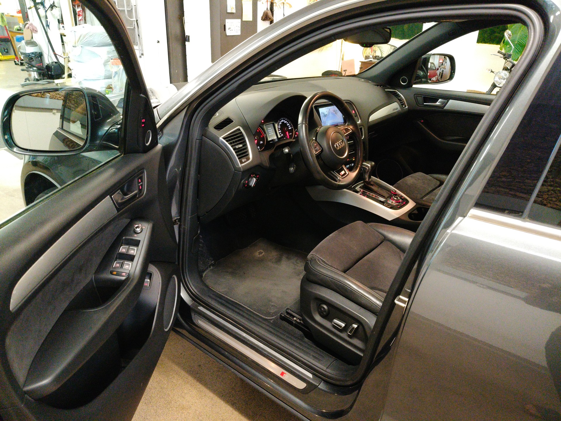 AUDI Q5 2.0 TDI quattro S-tronic-image-11