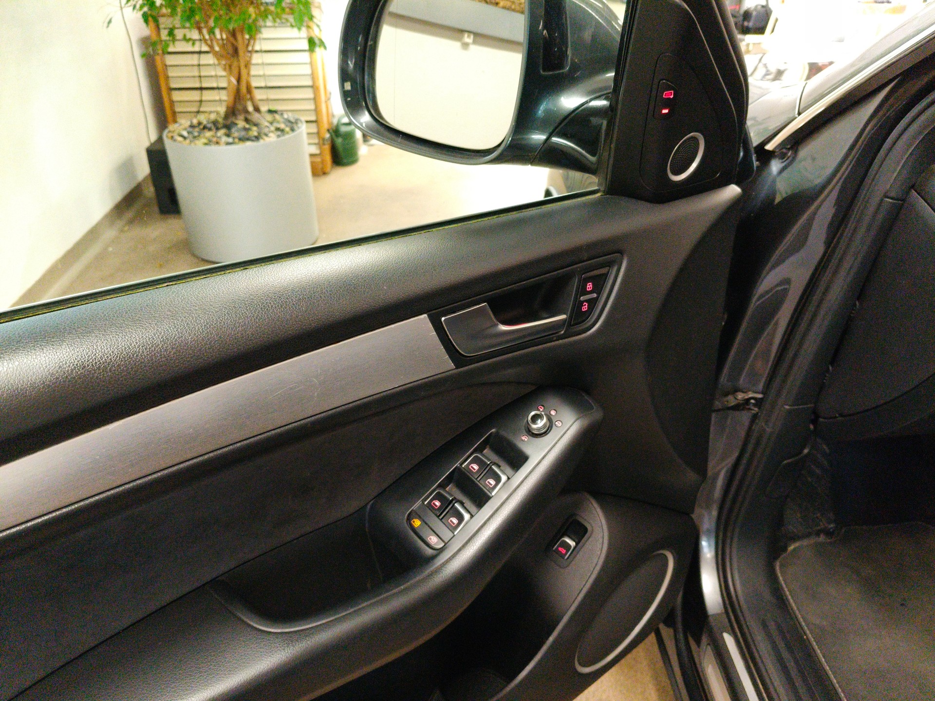 AUDI Q5 2.0 TDI quattro S-tronic-image-12