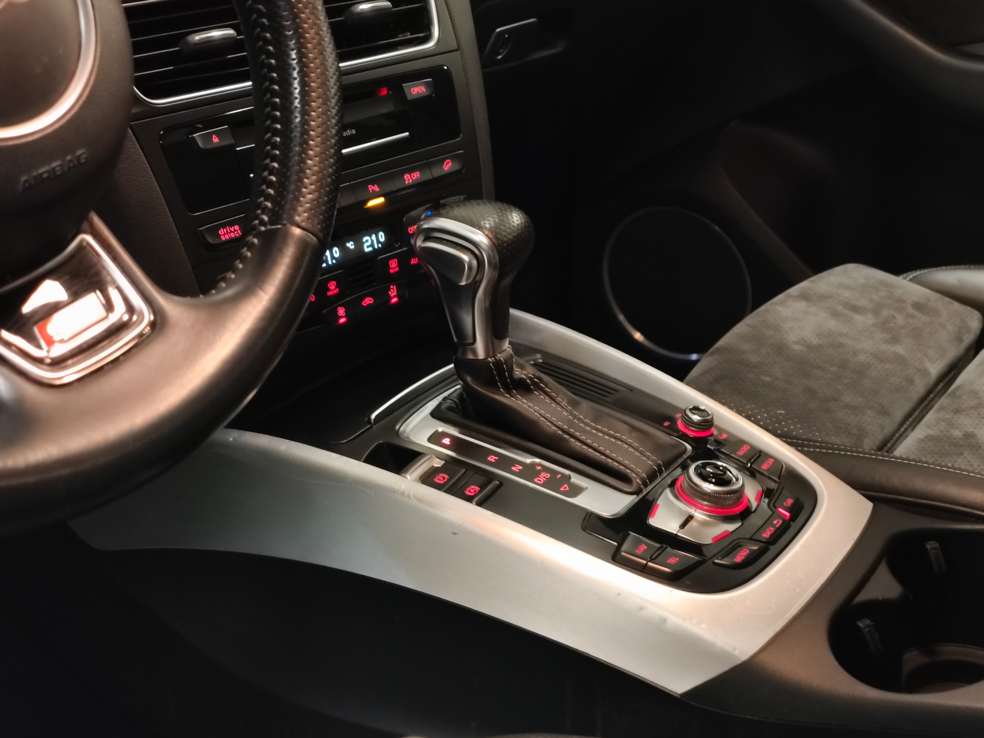 AUDI Q5 2.0 TDI quattro S-tronic-image-13