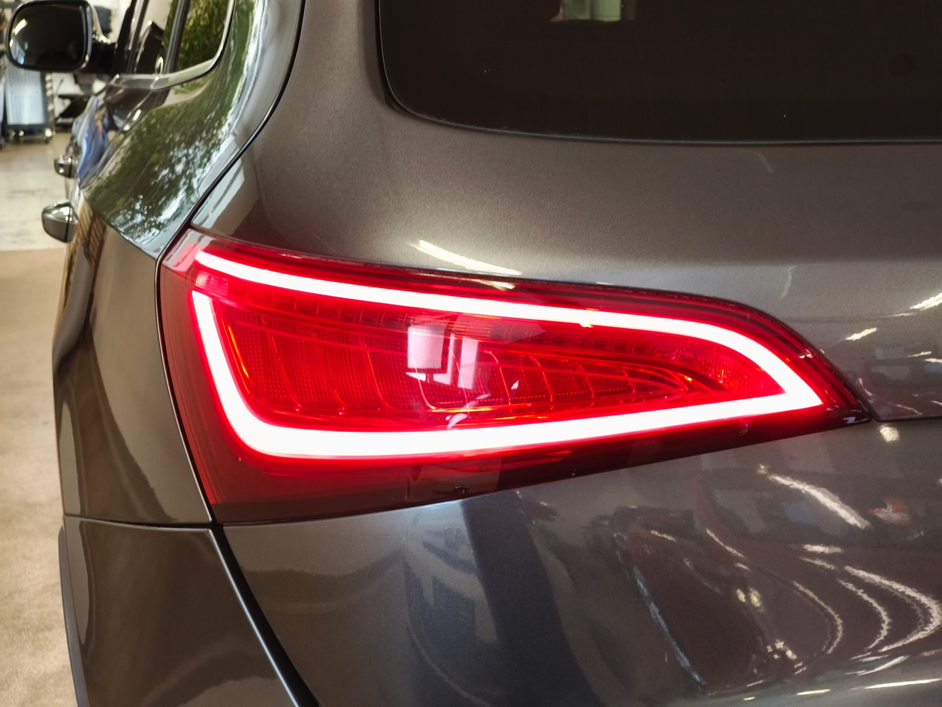 AUDI Q5 2.0 TDI quattro S-tronic-image-9