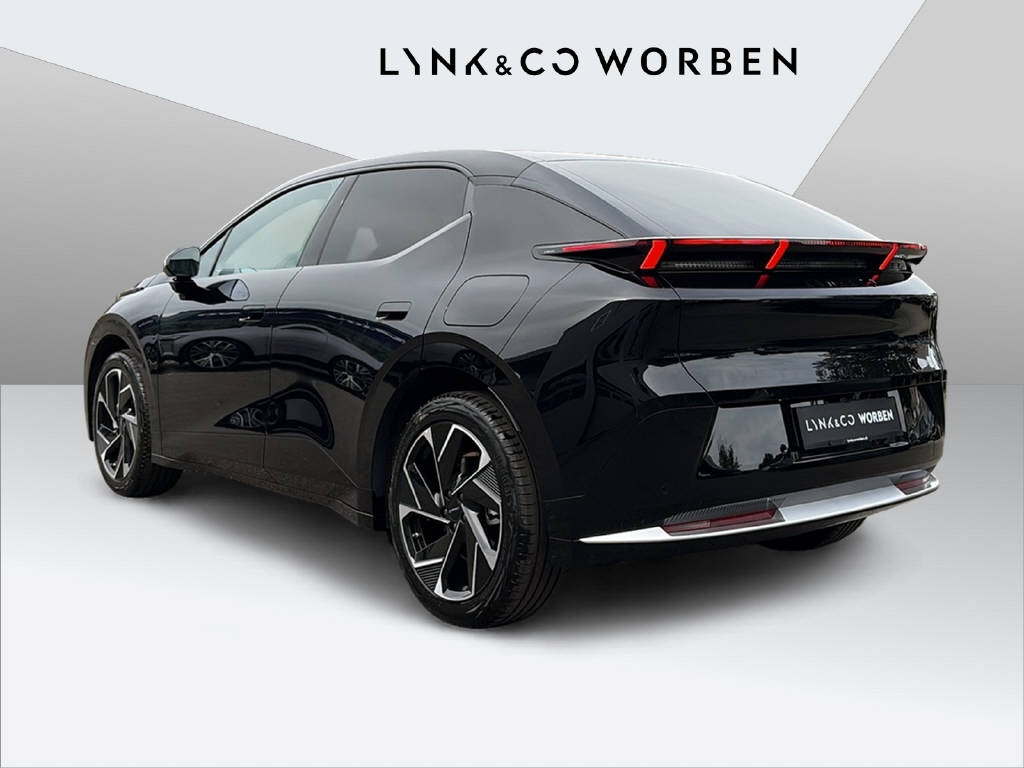 LYNK & CO 02-showroom-element-1