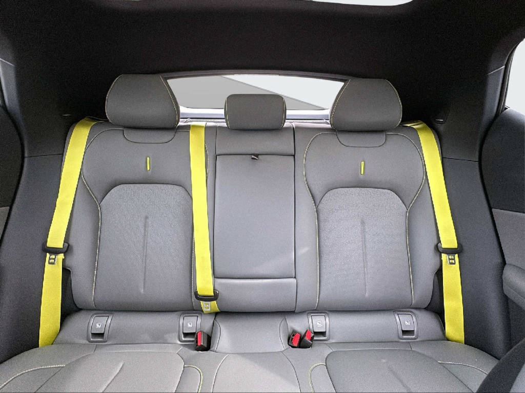 LYNK & CO 02-image-17