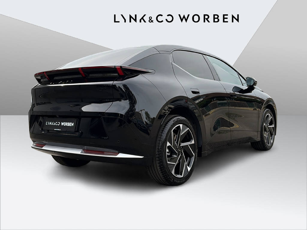 LYNK & CO 02-showroom-element-2