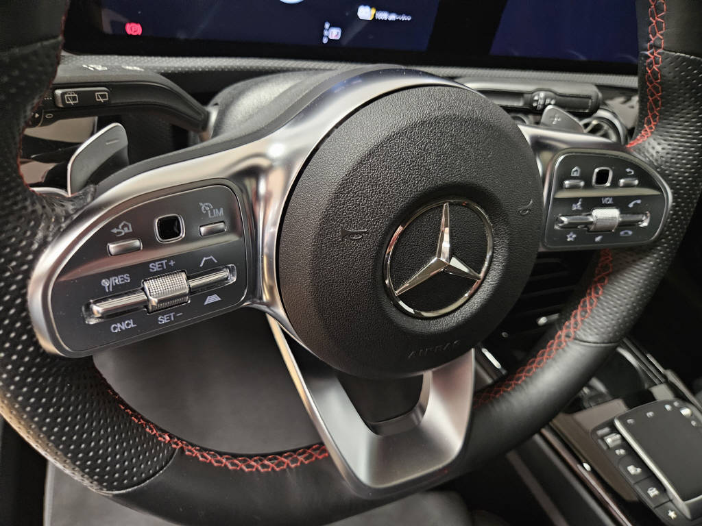 MERCEDES-BENZ A 250 e AMG Line-image-8