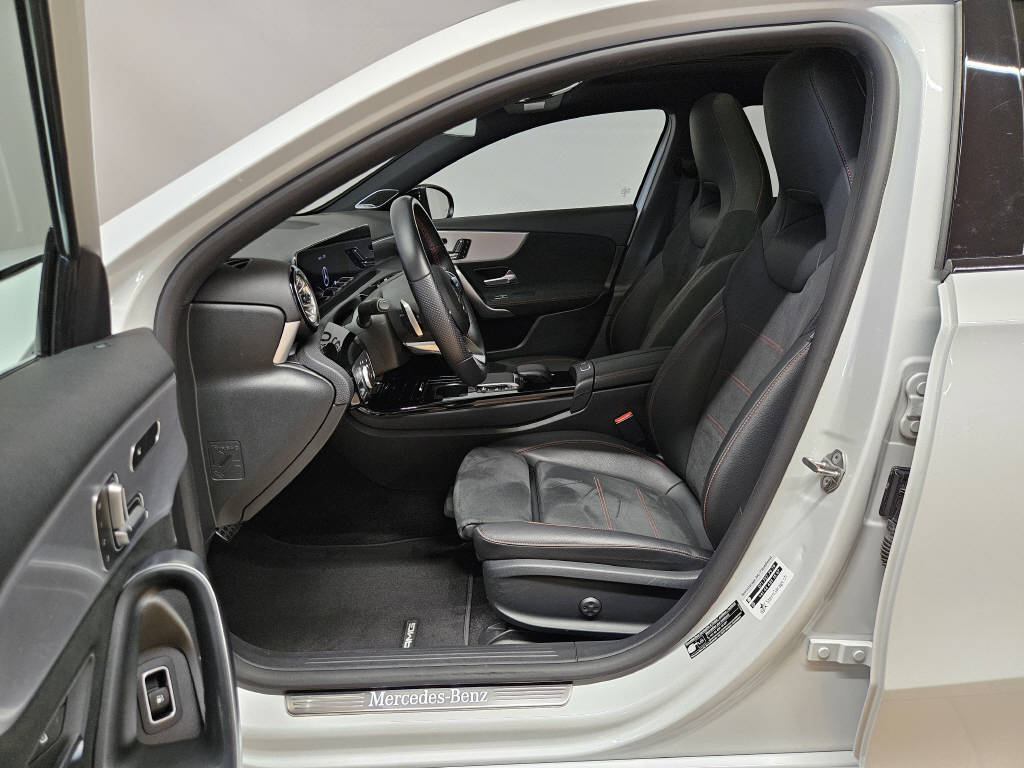 MERCEDES-BENZ A 250 e AMG Line-image-6