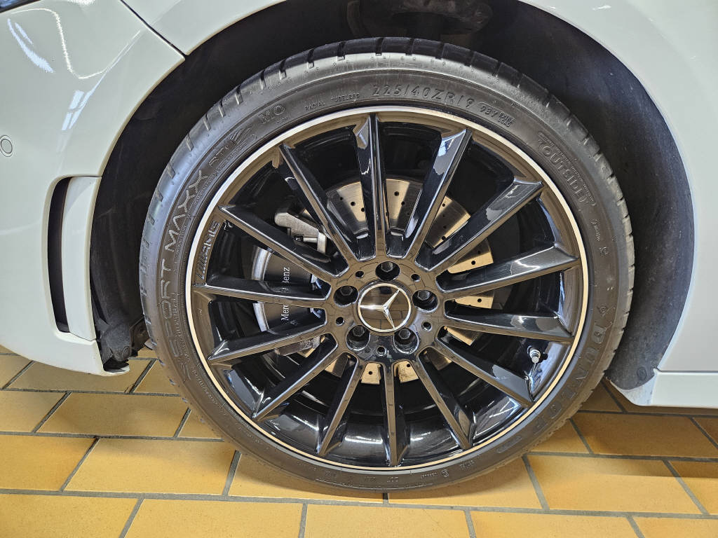 MERCEDES-BENZ A 250 e AMG Line-image-14