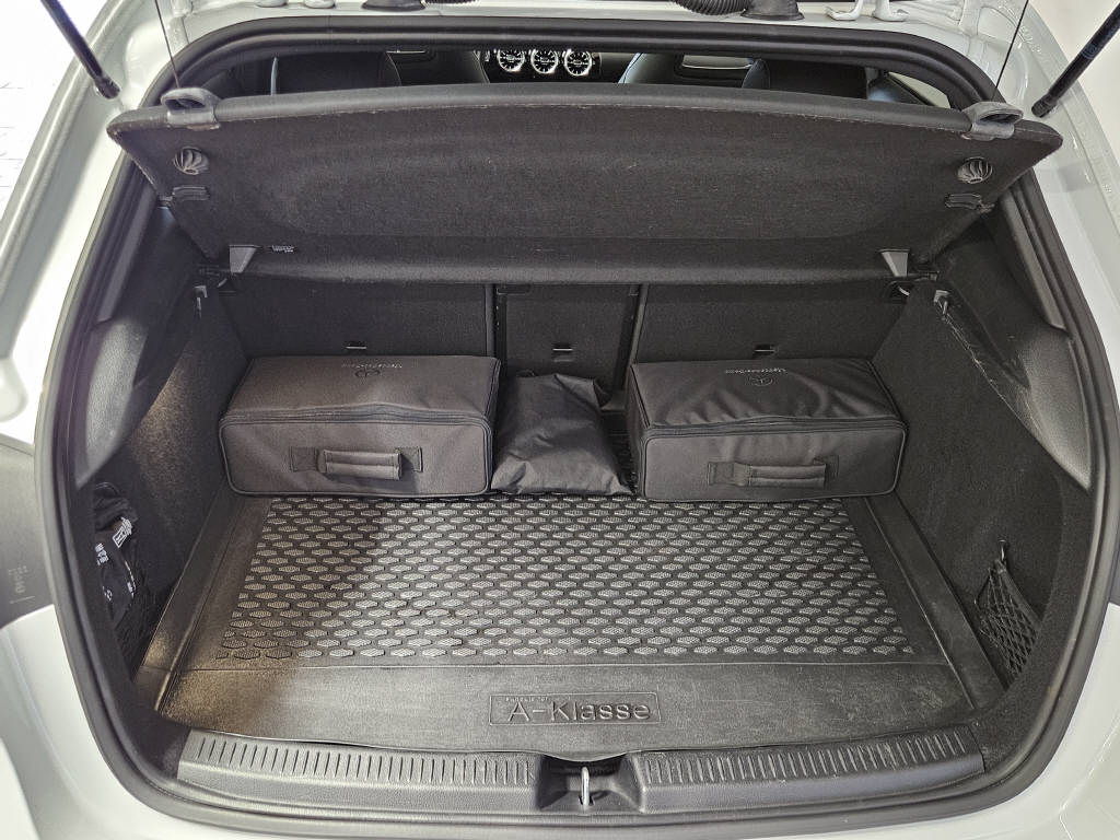 MERCEDES-BENZ A 250 e AMG Line-image-3