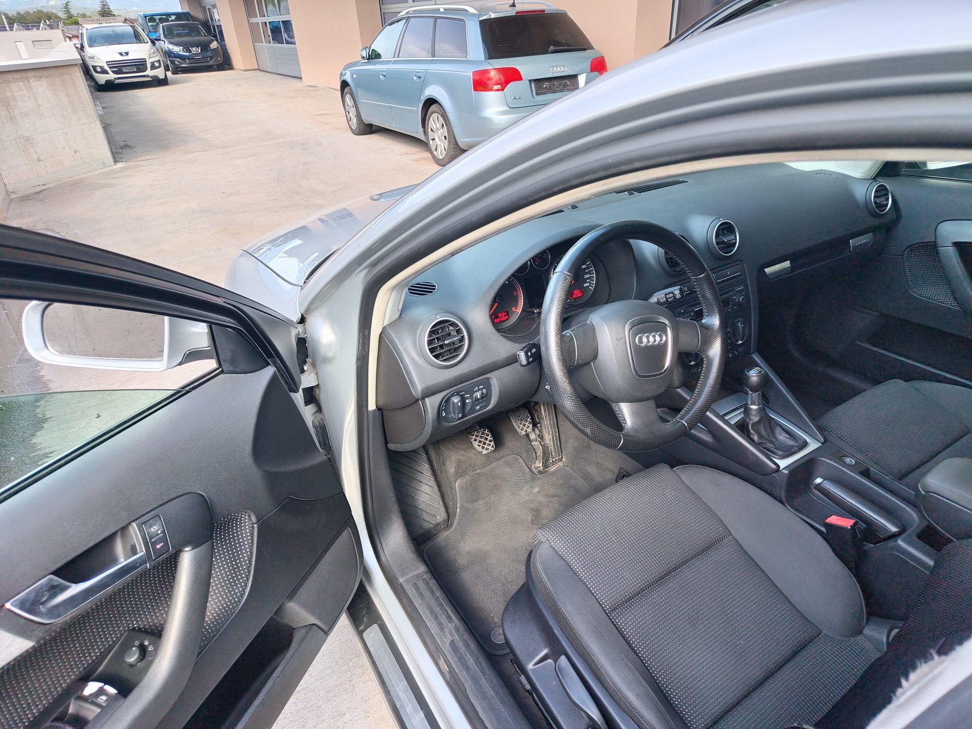 AUDI A3 Sportback 2.0 TDI Attraction quattro-image-6
