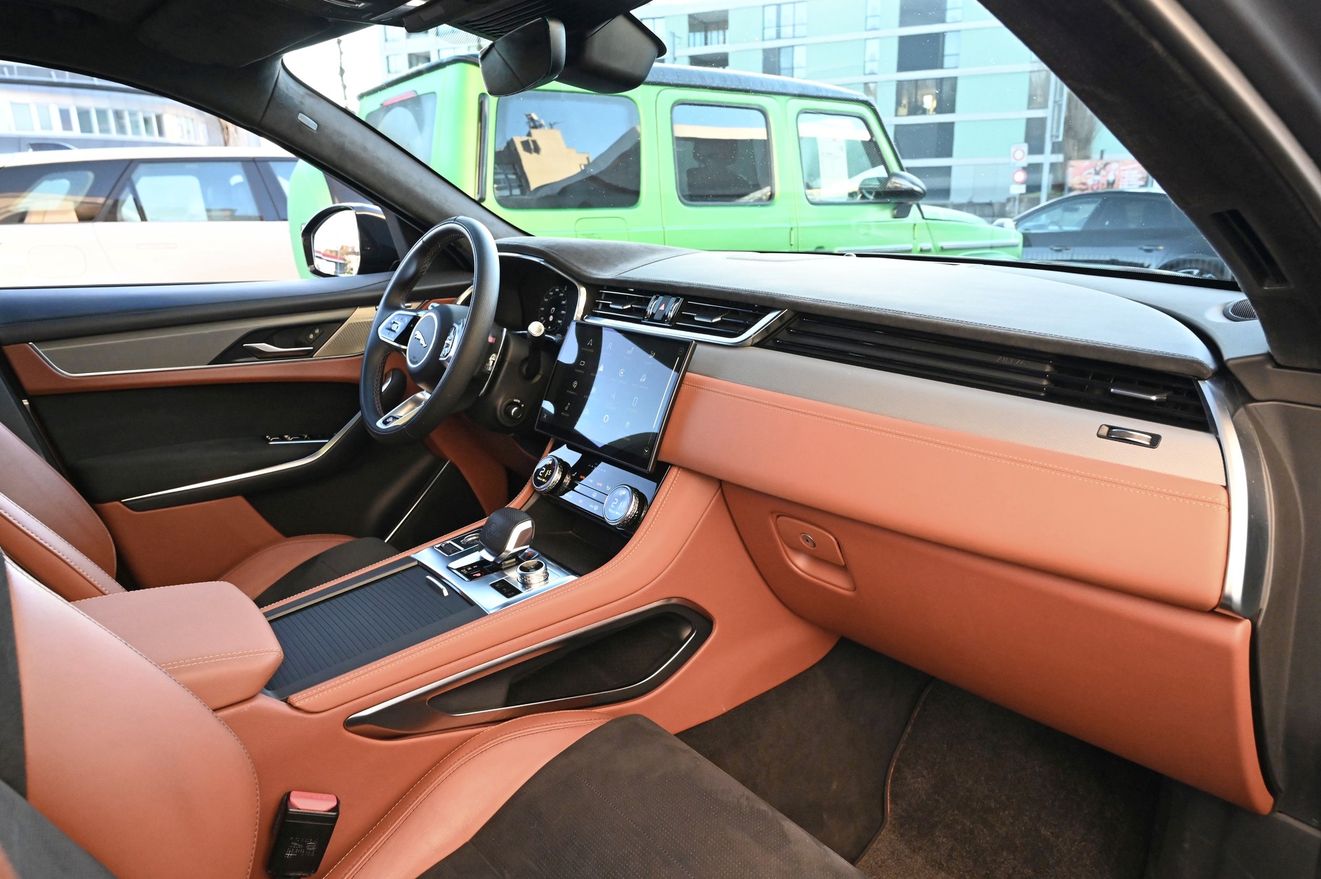 JAGUAR F-Pace 5.0 V8 SVR P550 AWD-image-17
