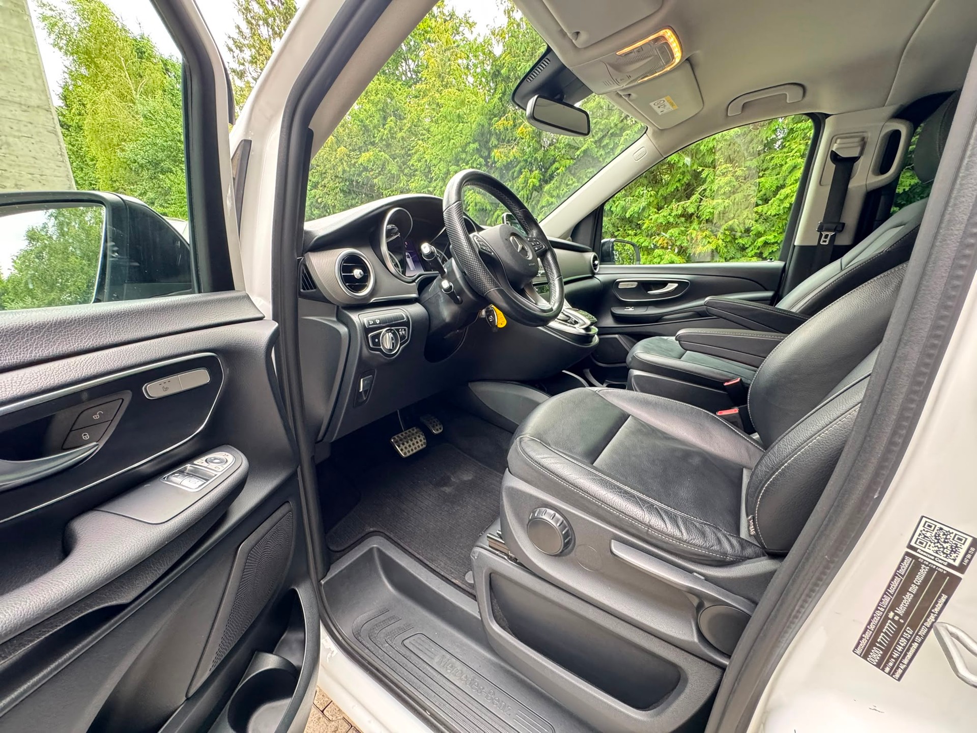 MERCEDES-BENZ V 220 d kompakt 4Matic 7G-Tronic-image-11