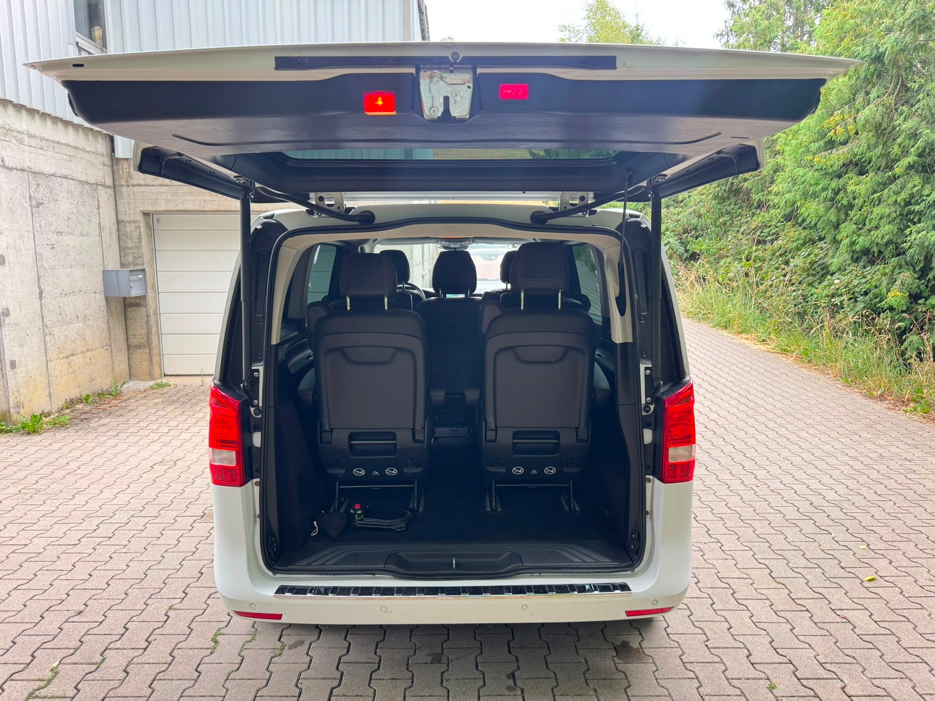 MERCEDES-BENZ V 220 d kompakt 4Matic 7G-Tronic-image-17