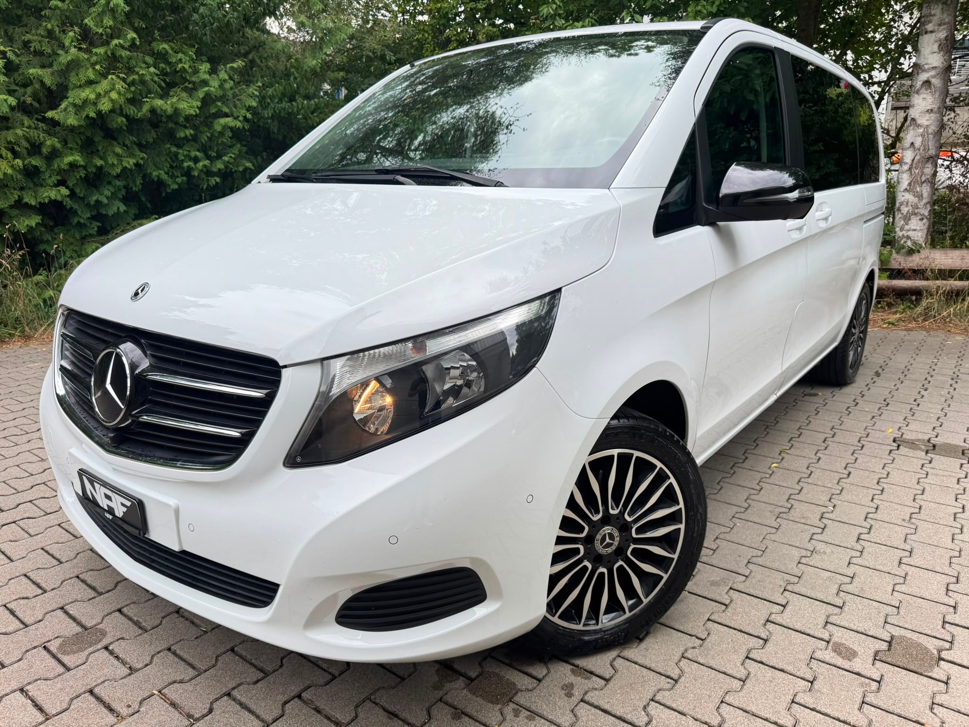 MERCEDES-BENZ V 220 d kompakt 4Matic 7G-Tronic-image-0