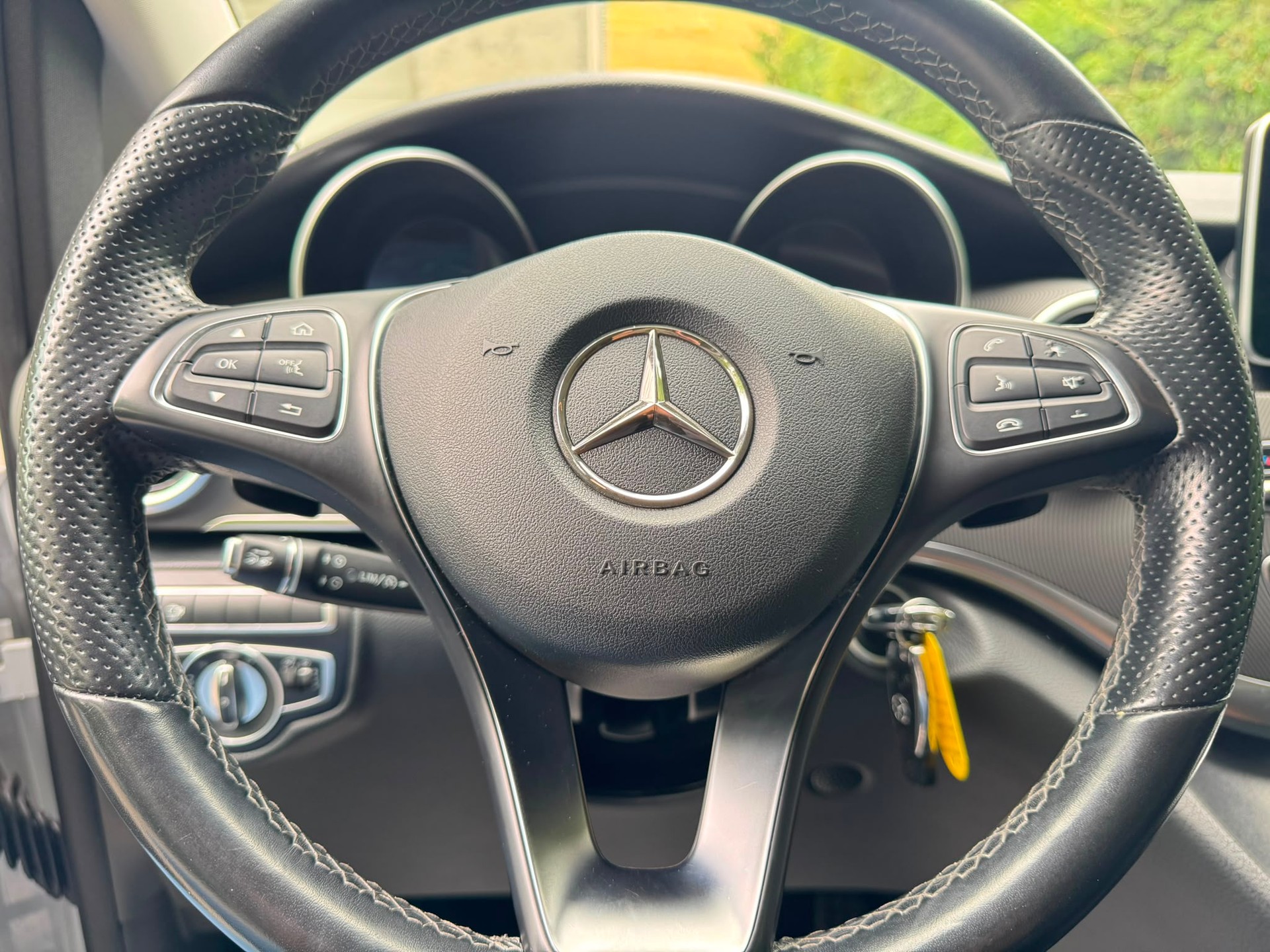 MERCEDES-BENZ V 220 d kompakt 4Matic 7G-Tronic-image-29