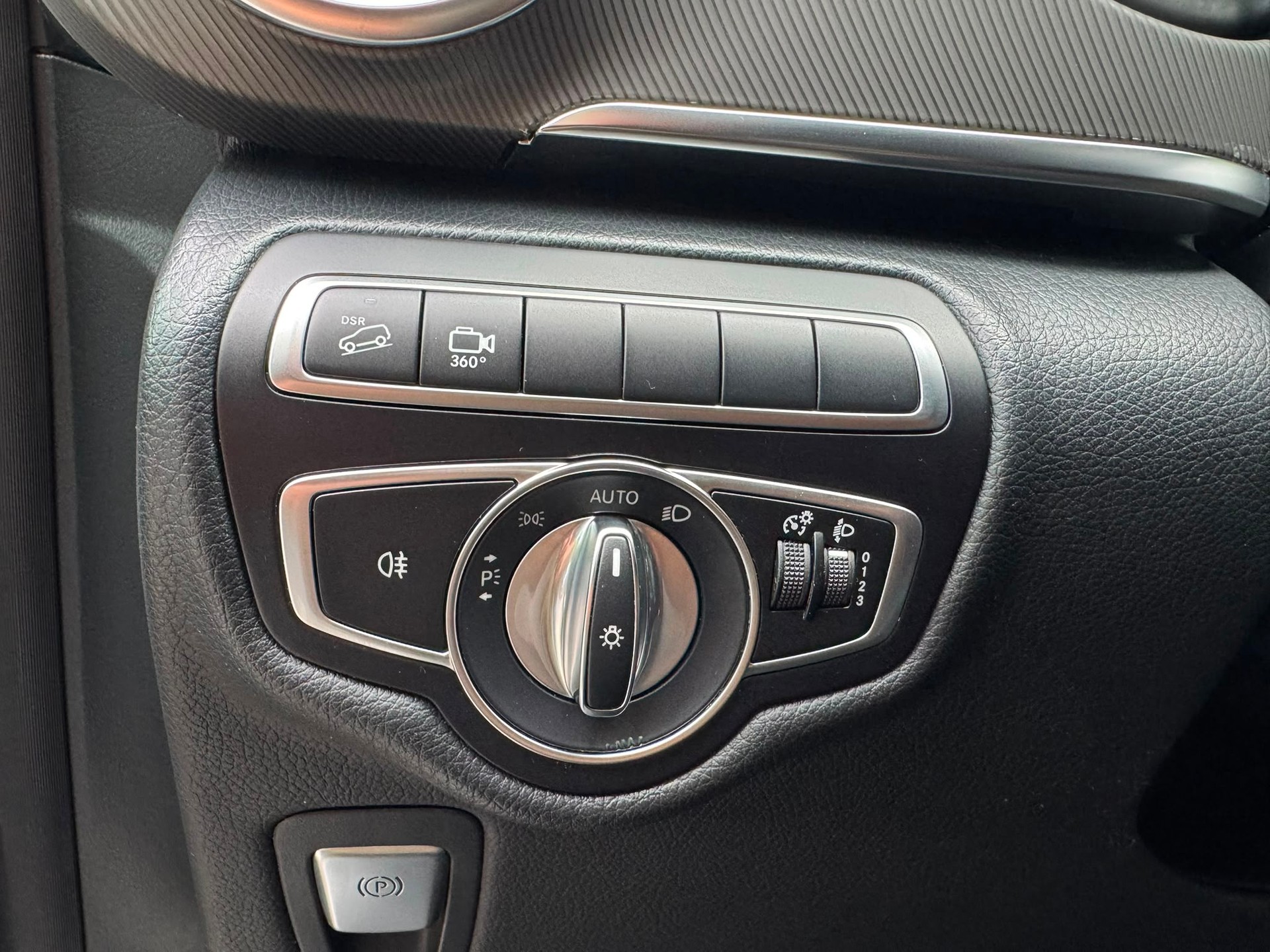 MERCEDES-BENZ V 220 d kompakt 4Matic 7G-Tronic-image-13