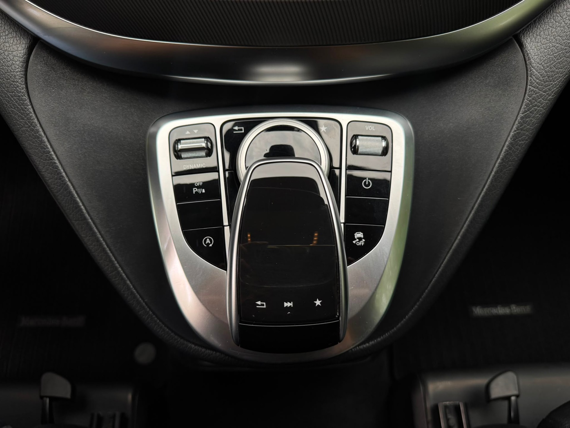 MERCEDES-BENZ V 220 d kompakt 4Matic 7G-Tronic-image-28