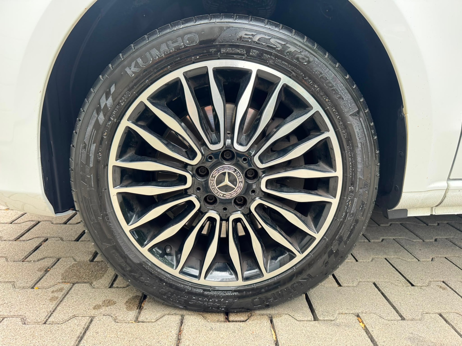 MERCEDES-BENZ V 220 d kompakt 4Matic 7G-Tronic-image-10