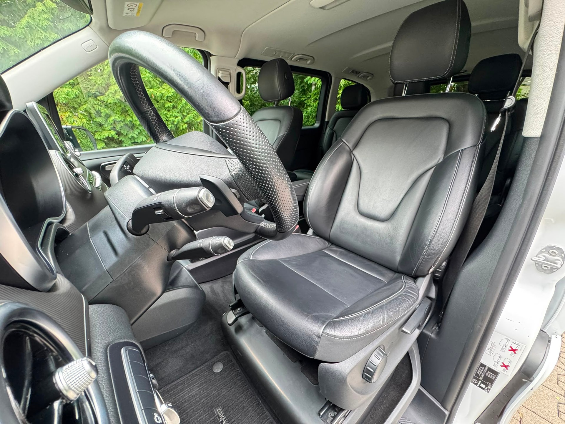 MERCEDES-BENZ V 220 d kompakt 4Matic 7G-Tronic-image-14