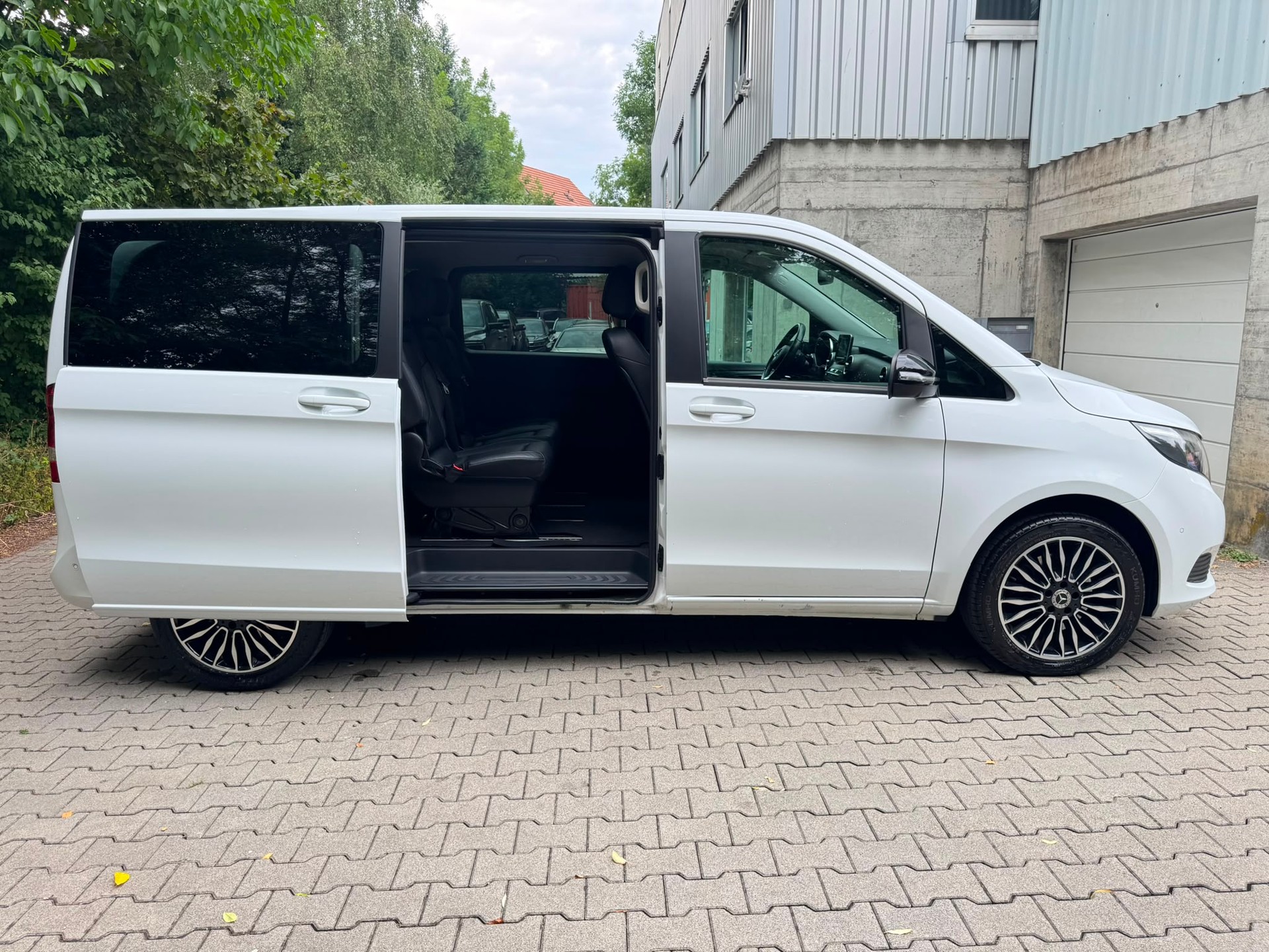 MERCEDES-BENZ V 220 d kompakt 4Matic 7G-Tronic-image-7