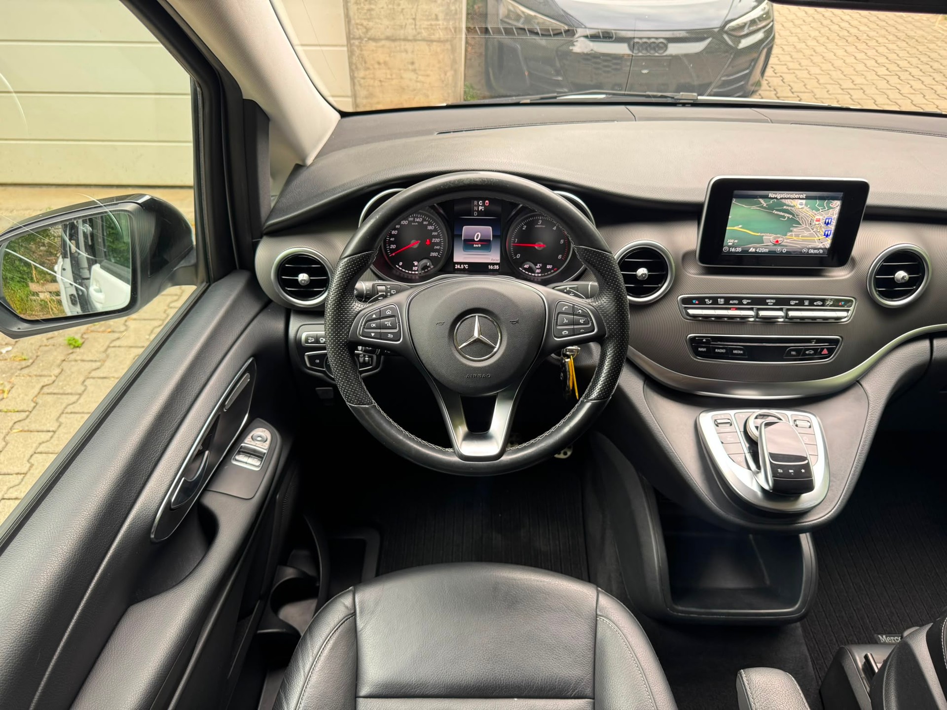 MERCEDES-BENZ V 220 d kompakt 4Matic 7G-Tronic-image-26