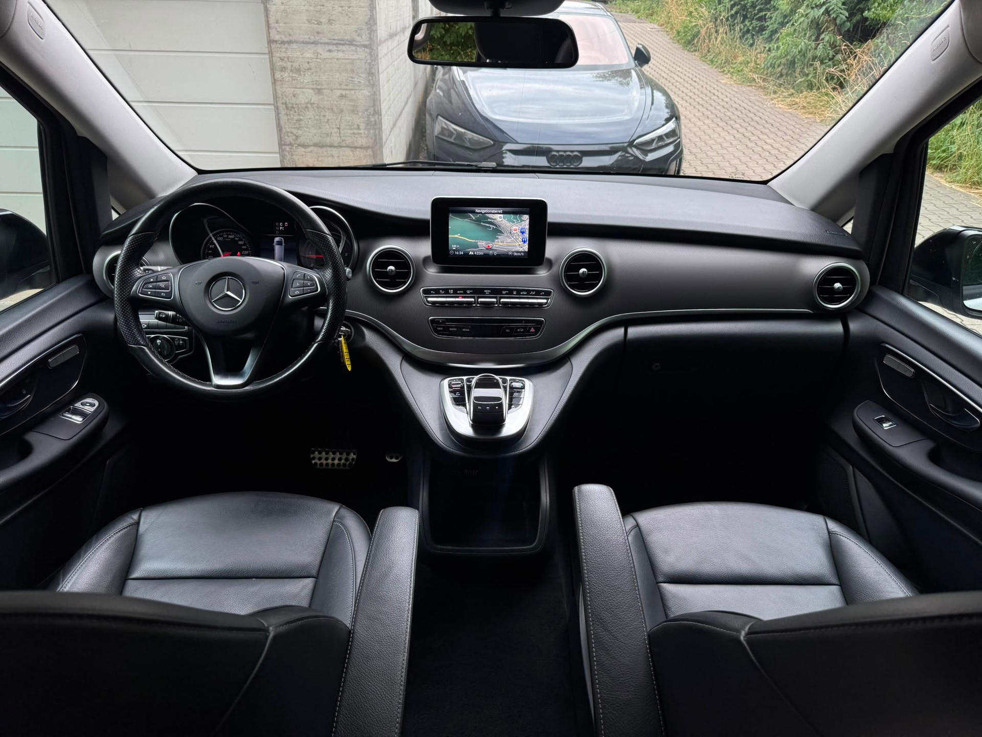 MERCEDES-BENZ V 220 d kompakt 4Matic 7G-Tronic-image-25