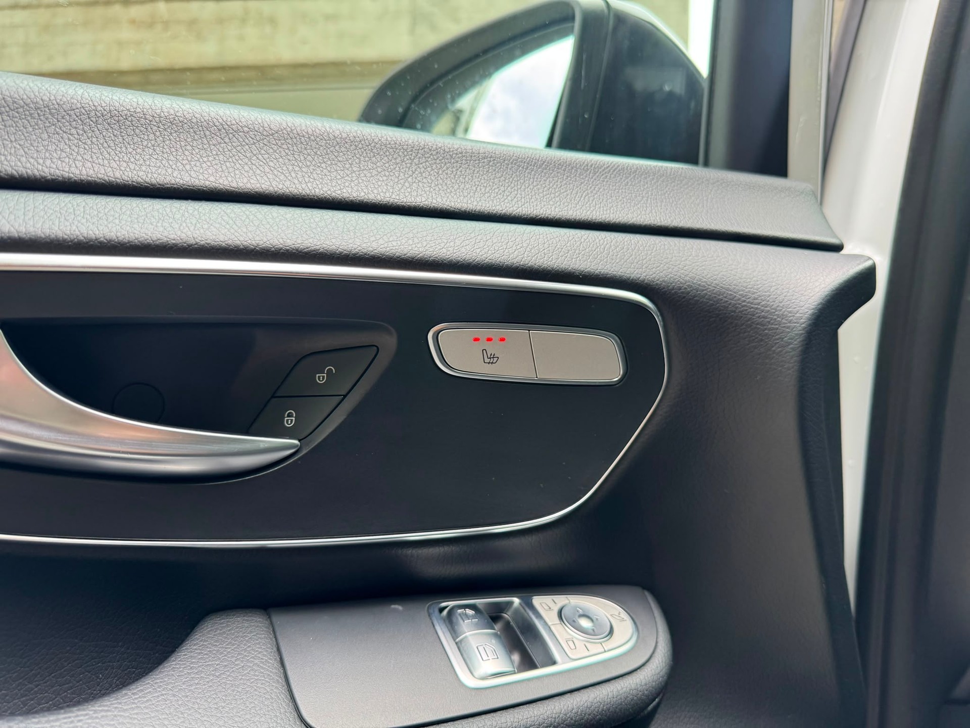 MERCEDES-BENZ V 220 d kompakt 4Matic 7G-Tronic-image-12
