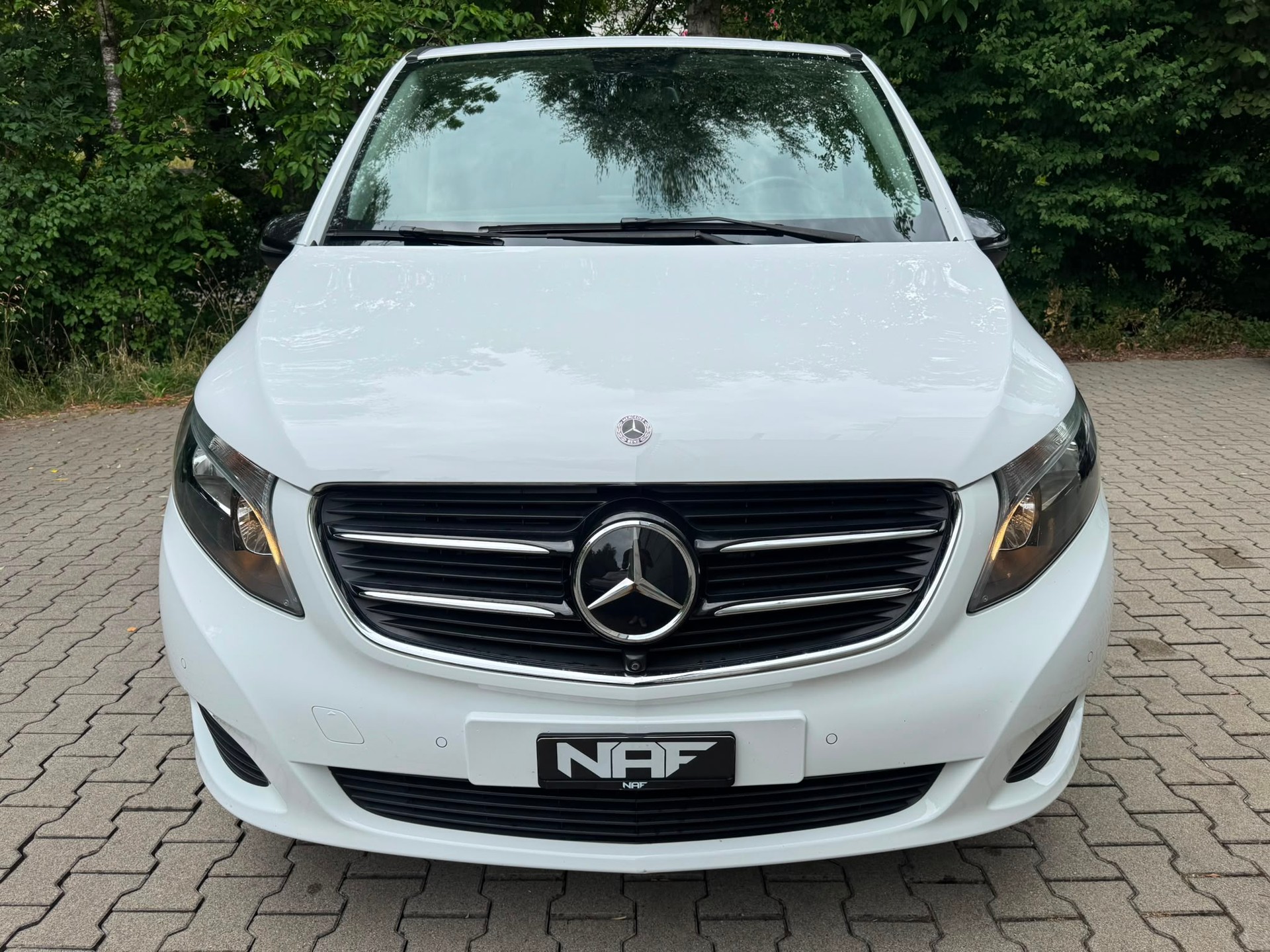 MERCEDES-BENZ V 220 d kompakt 4Matic 7G-Tronic-image-9