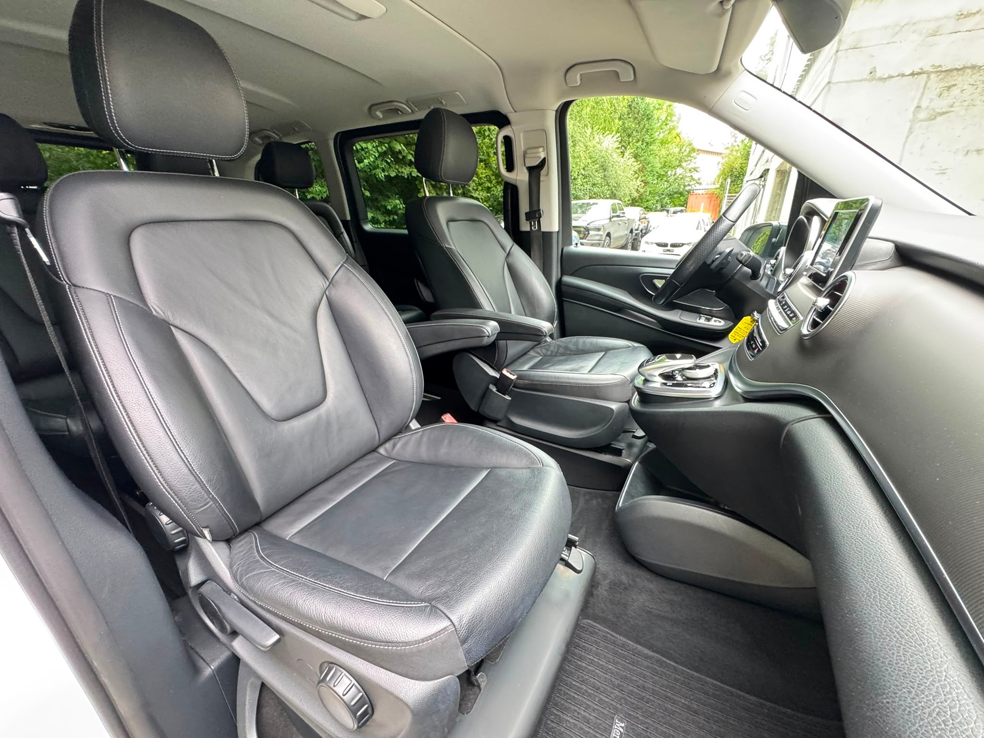 MERCEDES-BENZ V 220 d kompakt 4Matic 7G-Tronic-image-23
