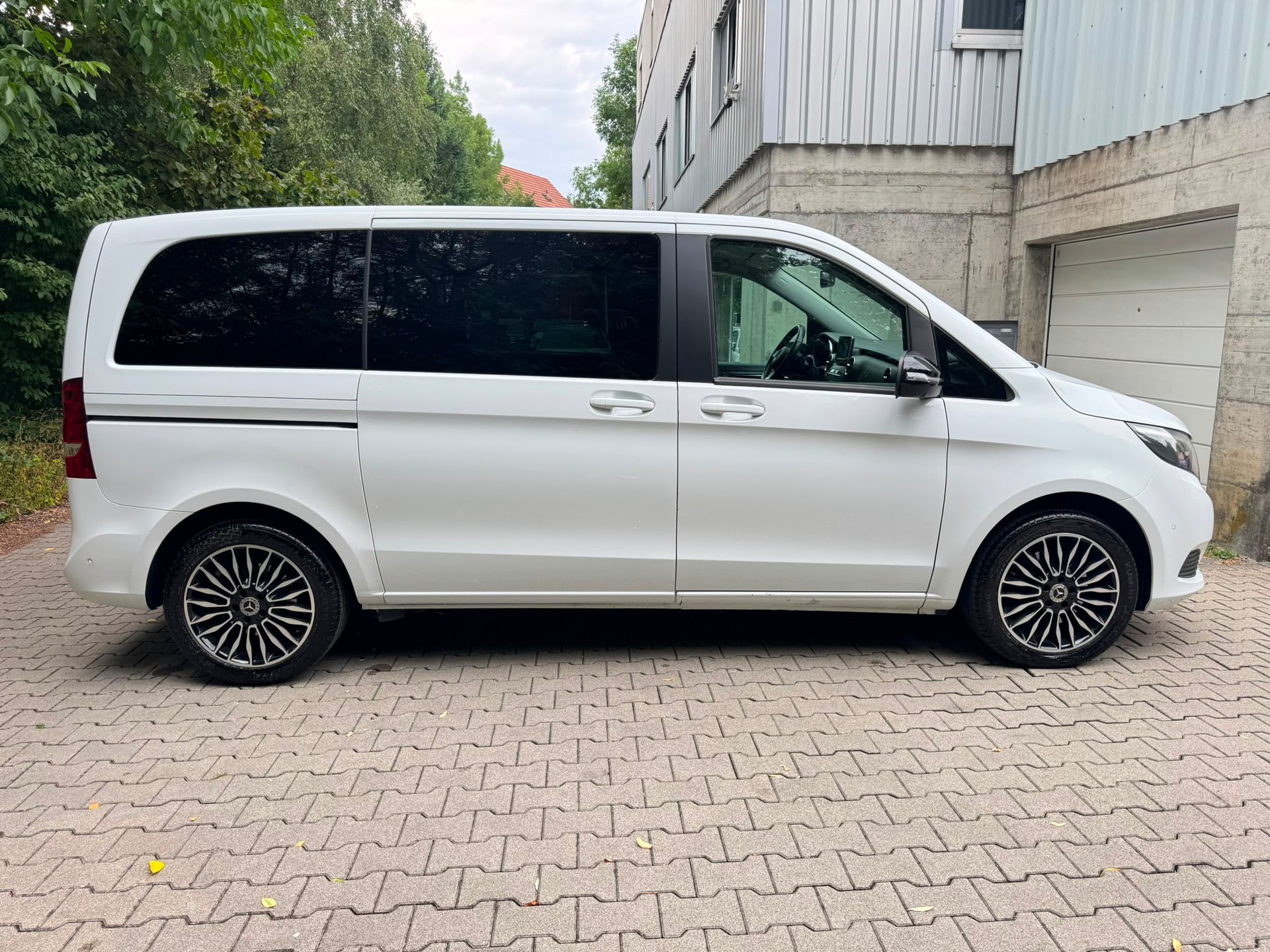 MERCEDES-BENZ V 220 d kompakt 4Matic 7G-Tronic-image-6
