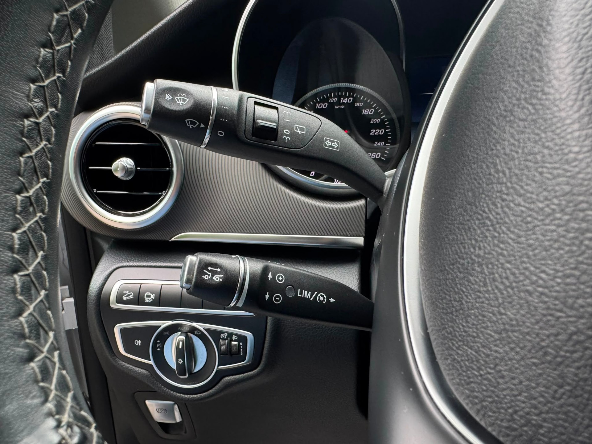 MERCEDES-BENZ V 220 d kompakt 4Matic 7G-Tronic-image-30