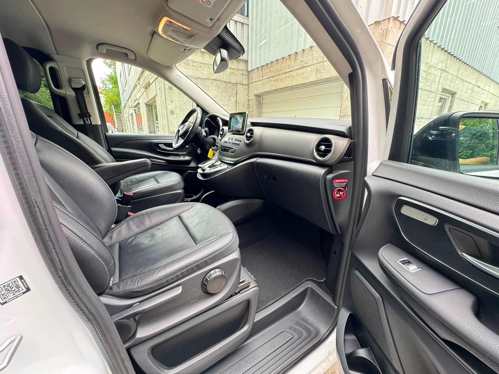 MERCEDES-BENZ V 220 d kompakt 4Matic 7G-Tronic-image-22
