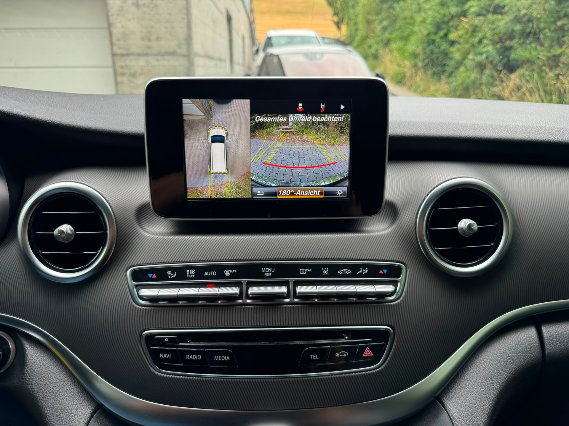 MERCEDES-BENZ V 220 d kompakt 4Matic 7G-Tronic-image-27