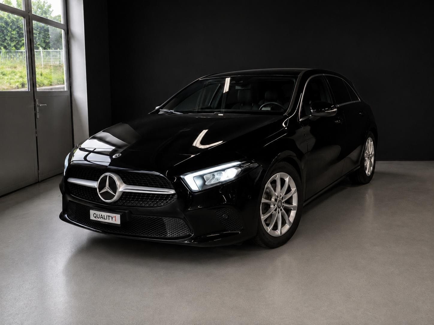MERCEDES-BENZ A 180 | CH-Fahrzeug | Elegantes Luxus-Interieur-image-4