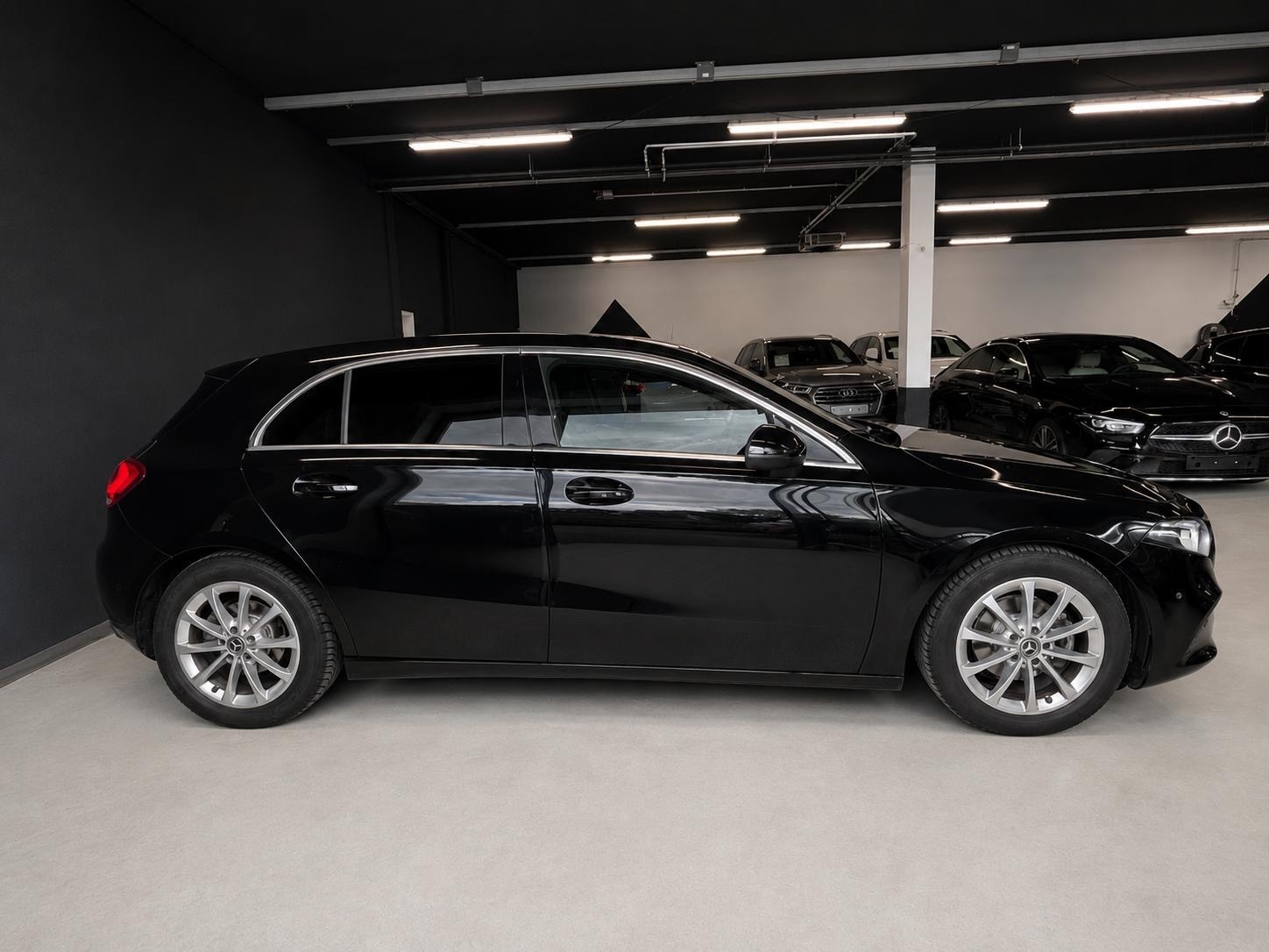 MERCEDES-BENZ A 180 | CH-Fahrzeug | Elegantes Luxus-Interieur-image-6