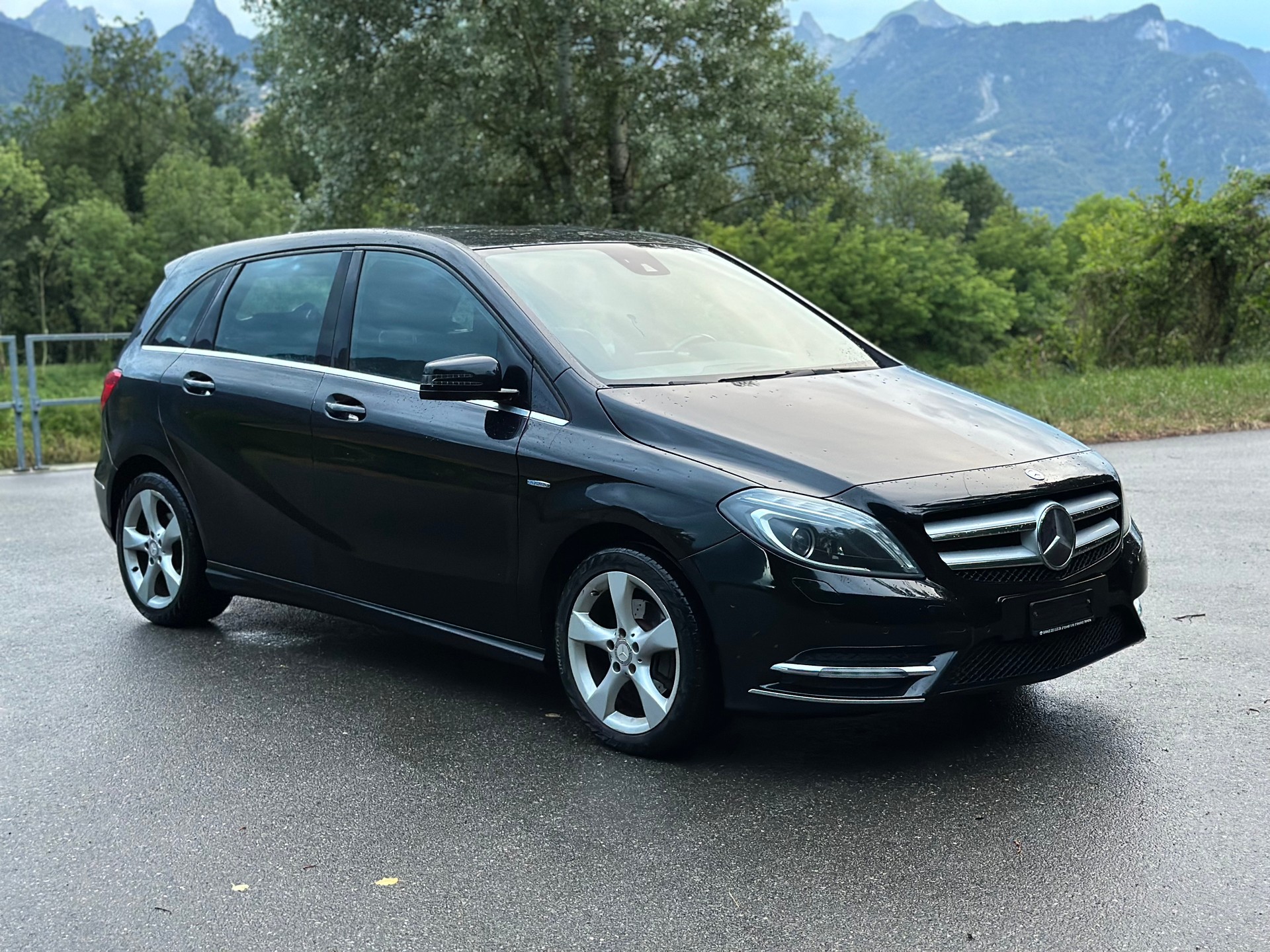 MERCEDES-BENZ B 200-image-0