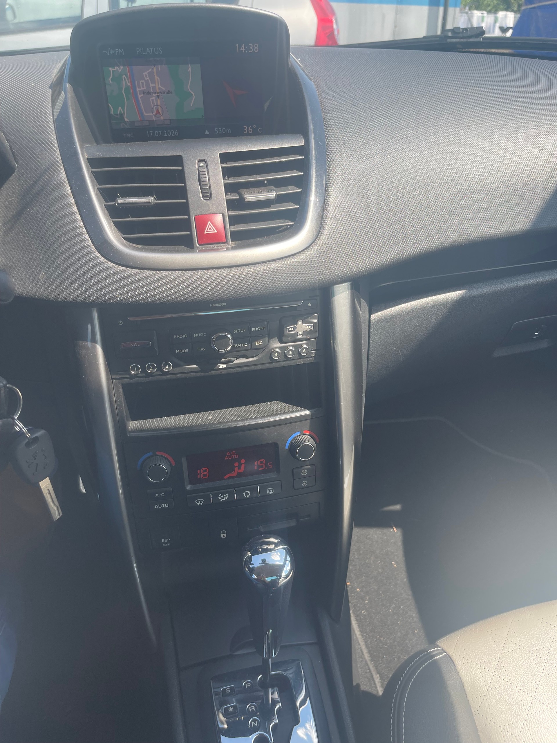 PEUGEOT 207 CC 1.6 16V Roland Garros Automatic-image-2