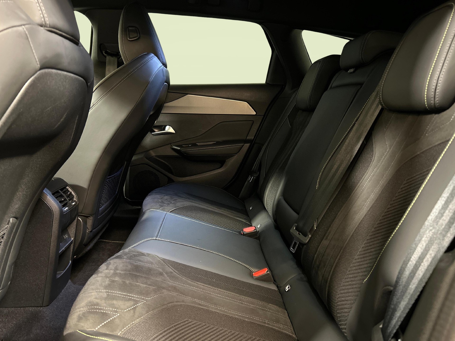 PEUGEOT 308 SW 1.6 PHEV 180 GT-image-4