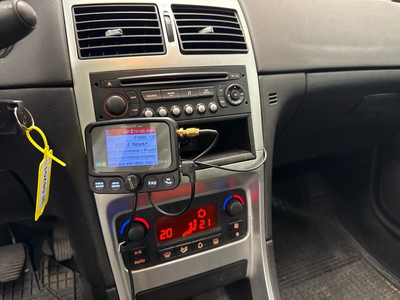 PEUGEOT 307 SW 2.0 16V Premium-image-6