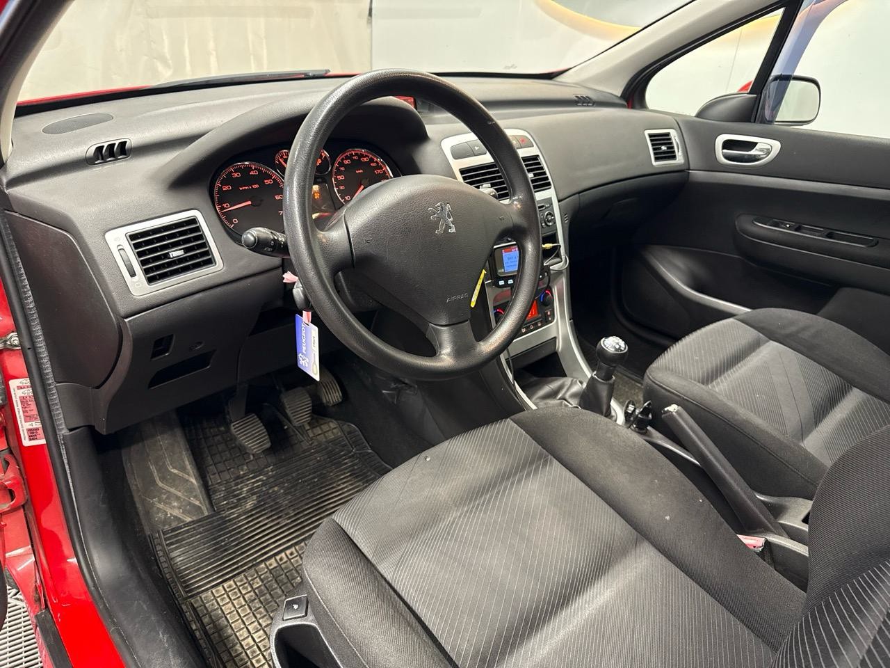 PEUGEOT 307 SW 2.0 16V Premium-image-2
