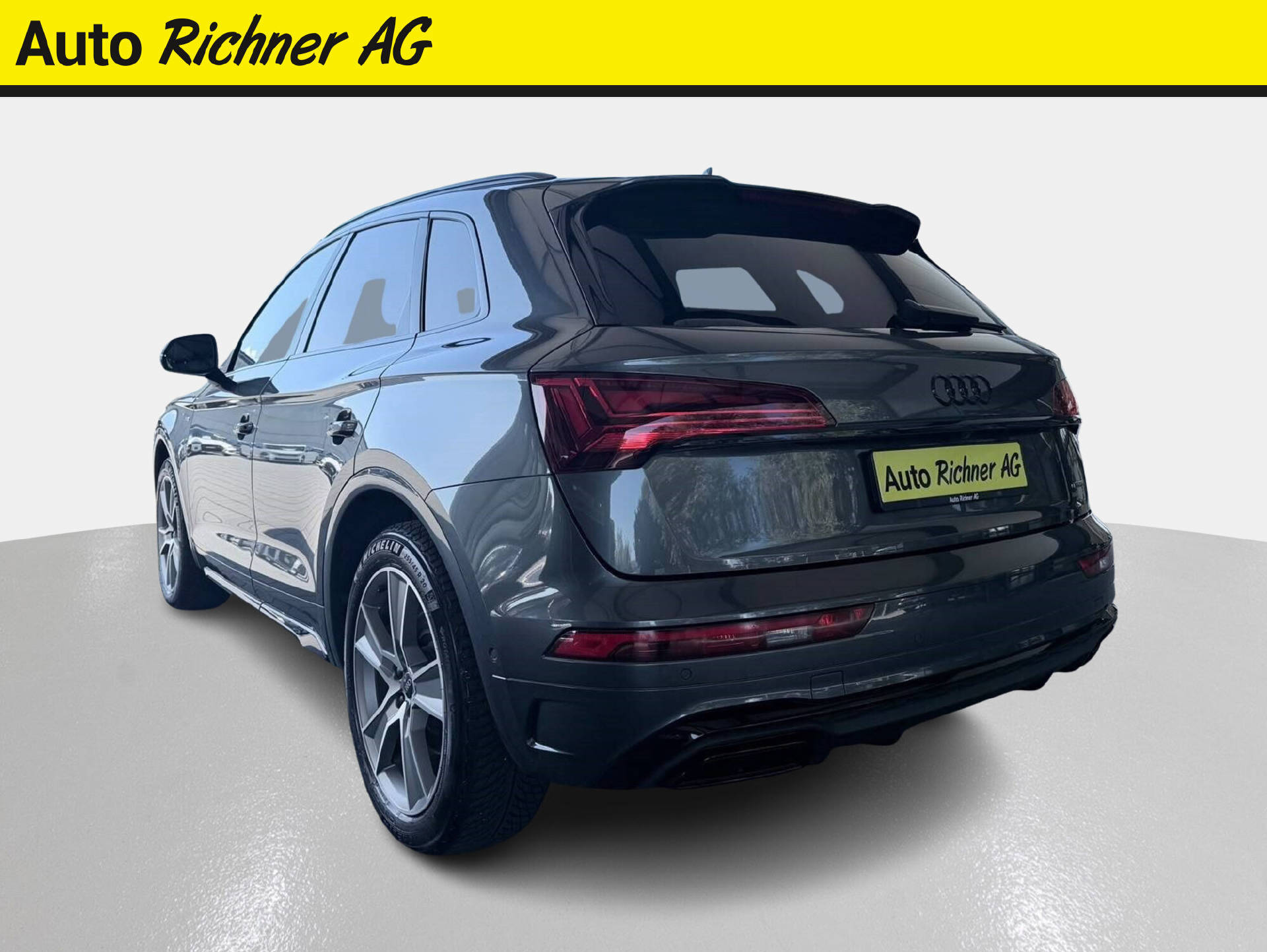 AUDI Q5 2.0 45 TFSI S Line quattro S-Tronic-image-4