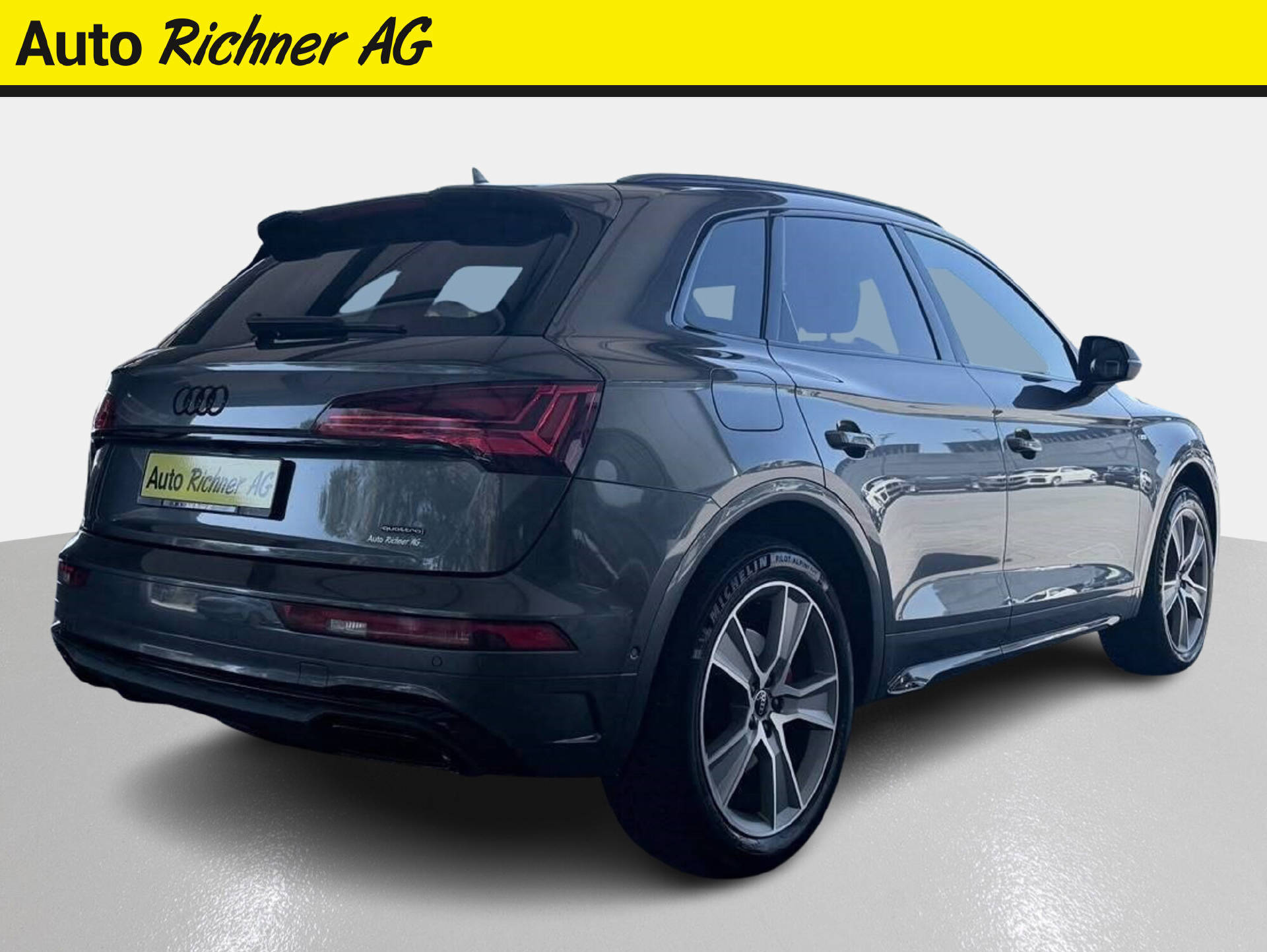 AUDI Q5 2.0 45 TFSI S Line quattro S-Tronic-showroom-element-3