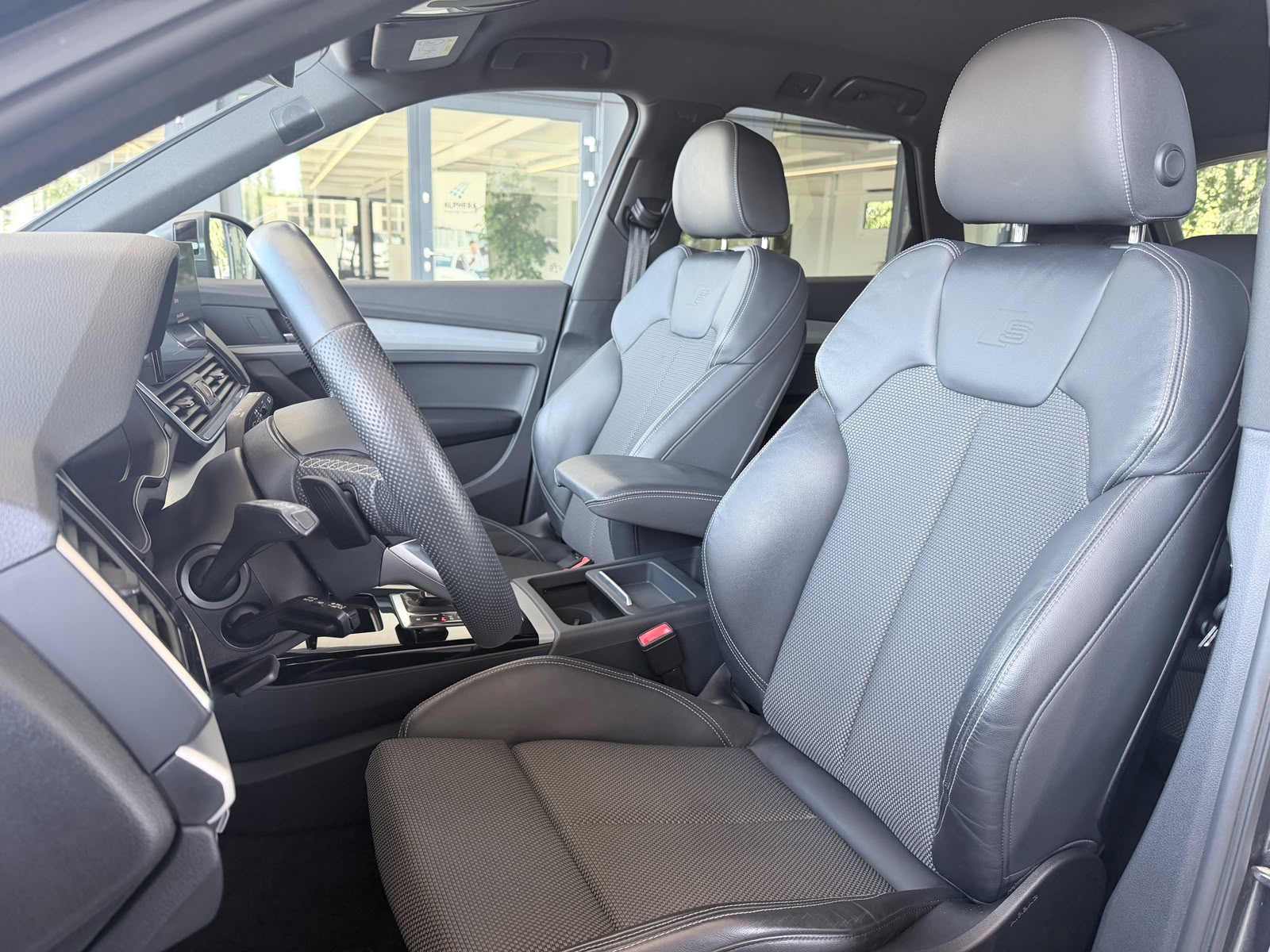 AUDI Q5 2.0 45 TFSI S Line quattro S-Tronic-image-5