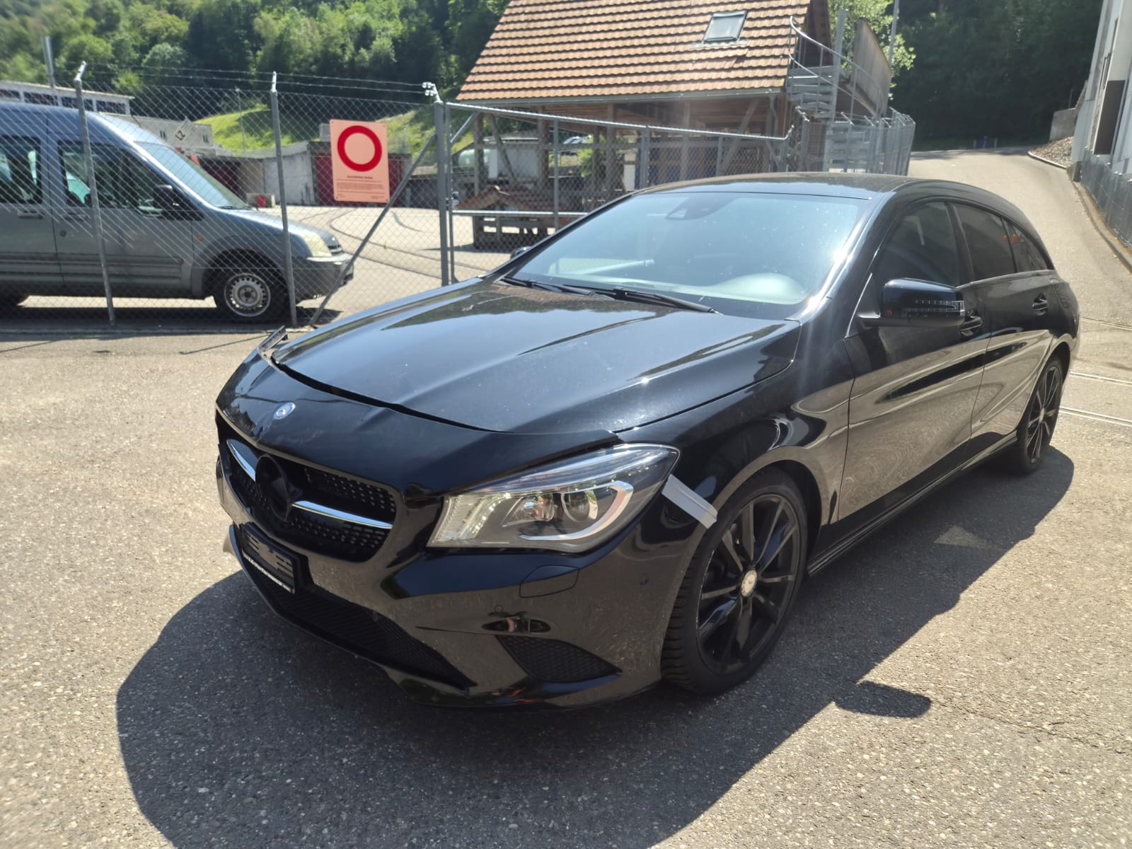 MERCEDES-BENZ CLA Shooting Brake 200 CDI Night Star 7G-DCT-showroom-element-1